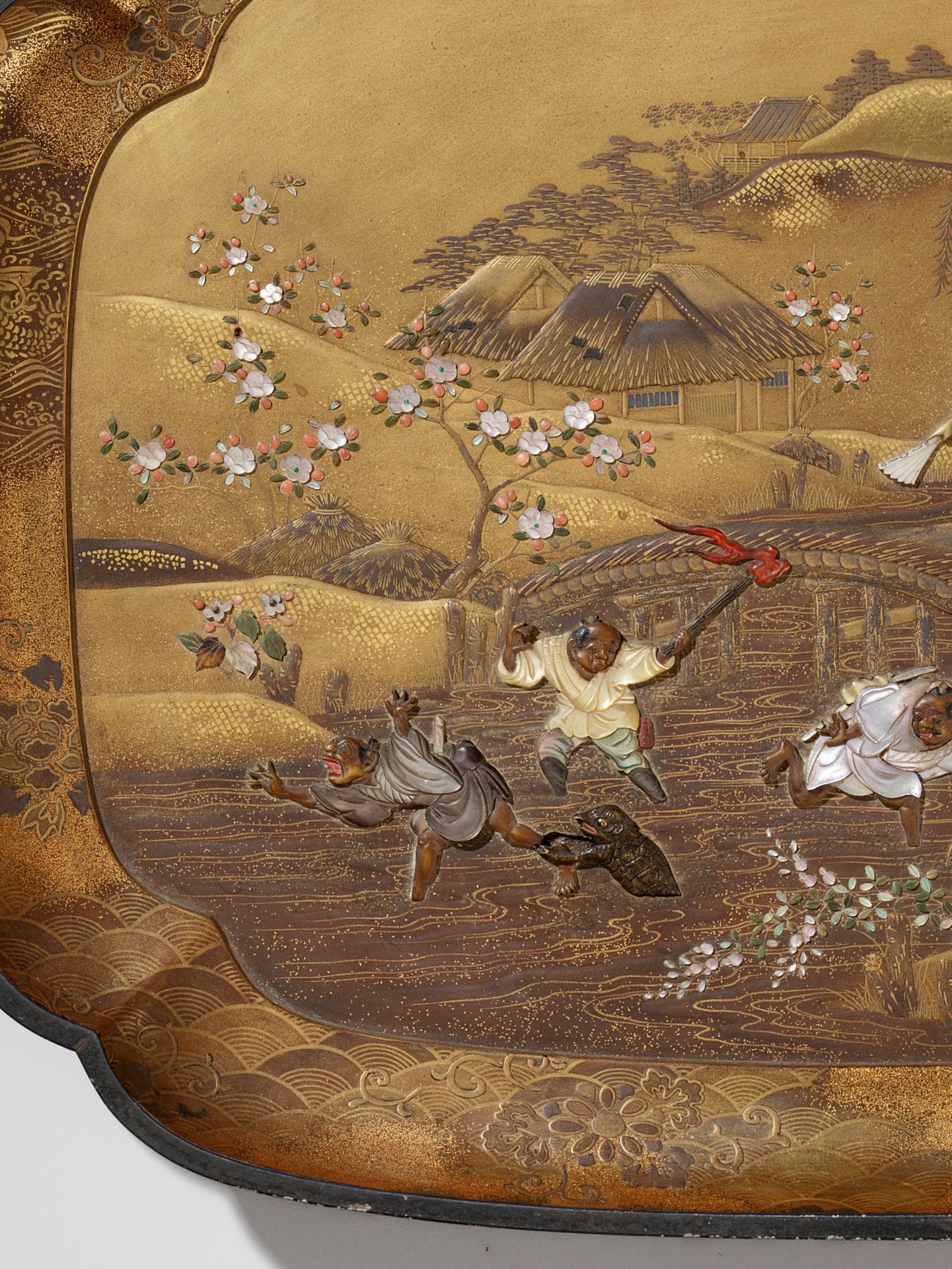 EKIFUMI: A RARE AND FINE SHIBAYAMA INLAID LACQUER TRAY DEPICTING A KAPPA HUNT - Image 3 of 9