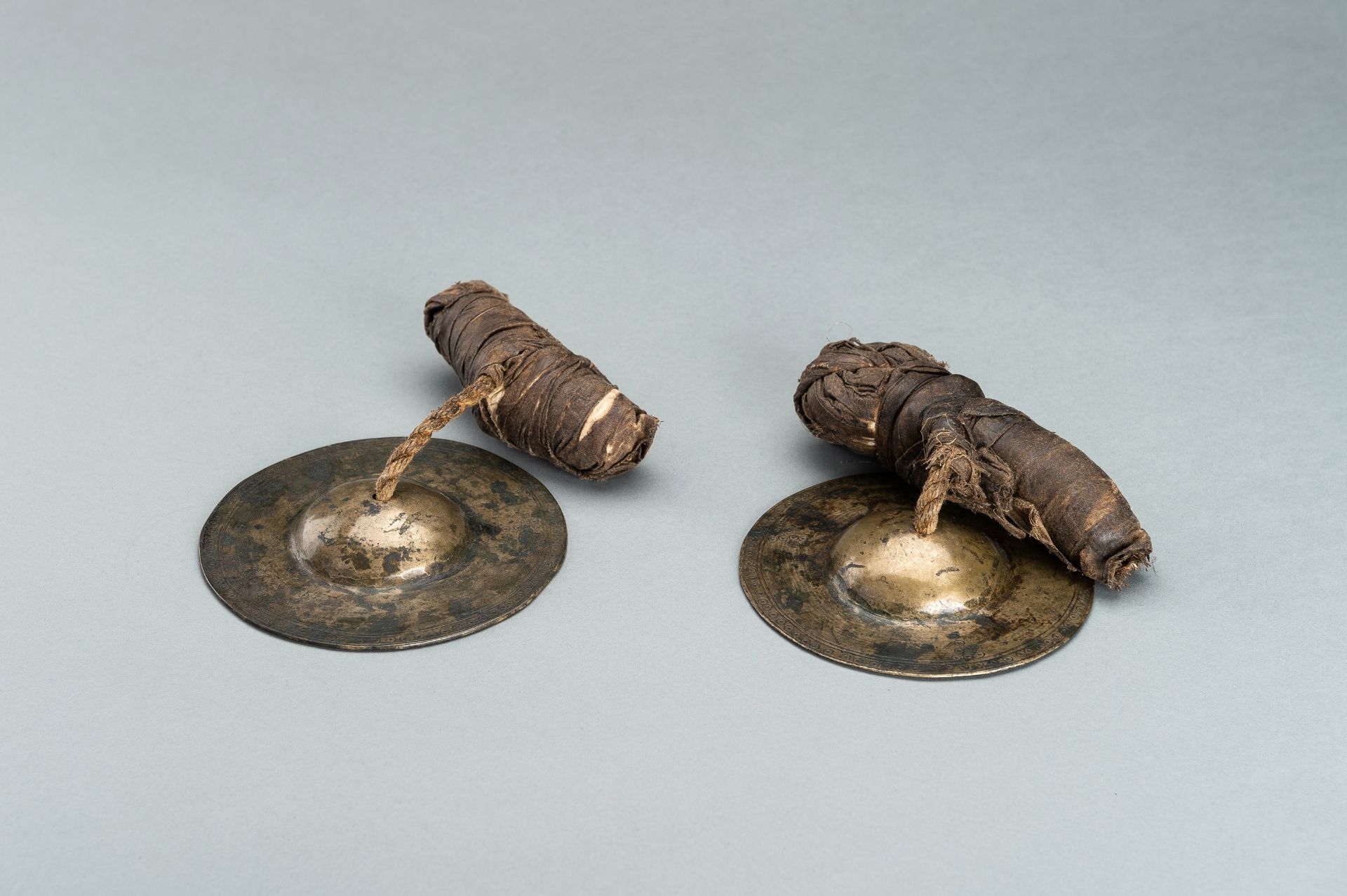 A RARE PAIR OF BRONZE CYMBALS, 19th CENTURY - Image 2 of 10