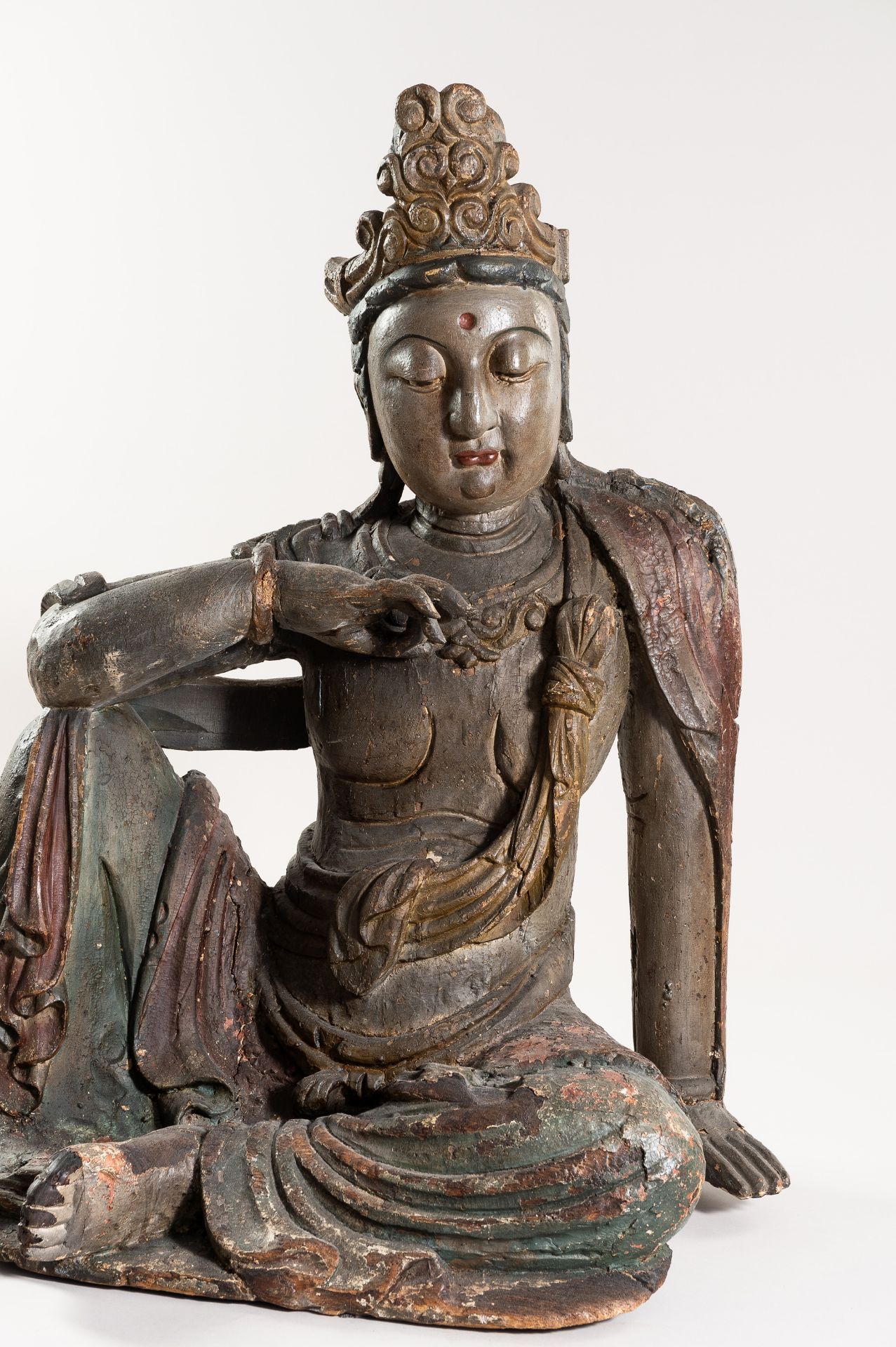 A LARGE MING STYLE SCULPTURE OF GUANYIN, 20th CENTURY - Bild 15 aus 17