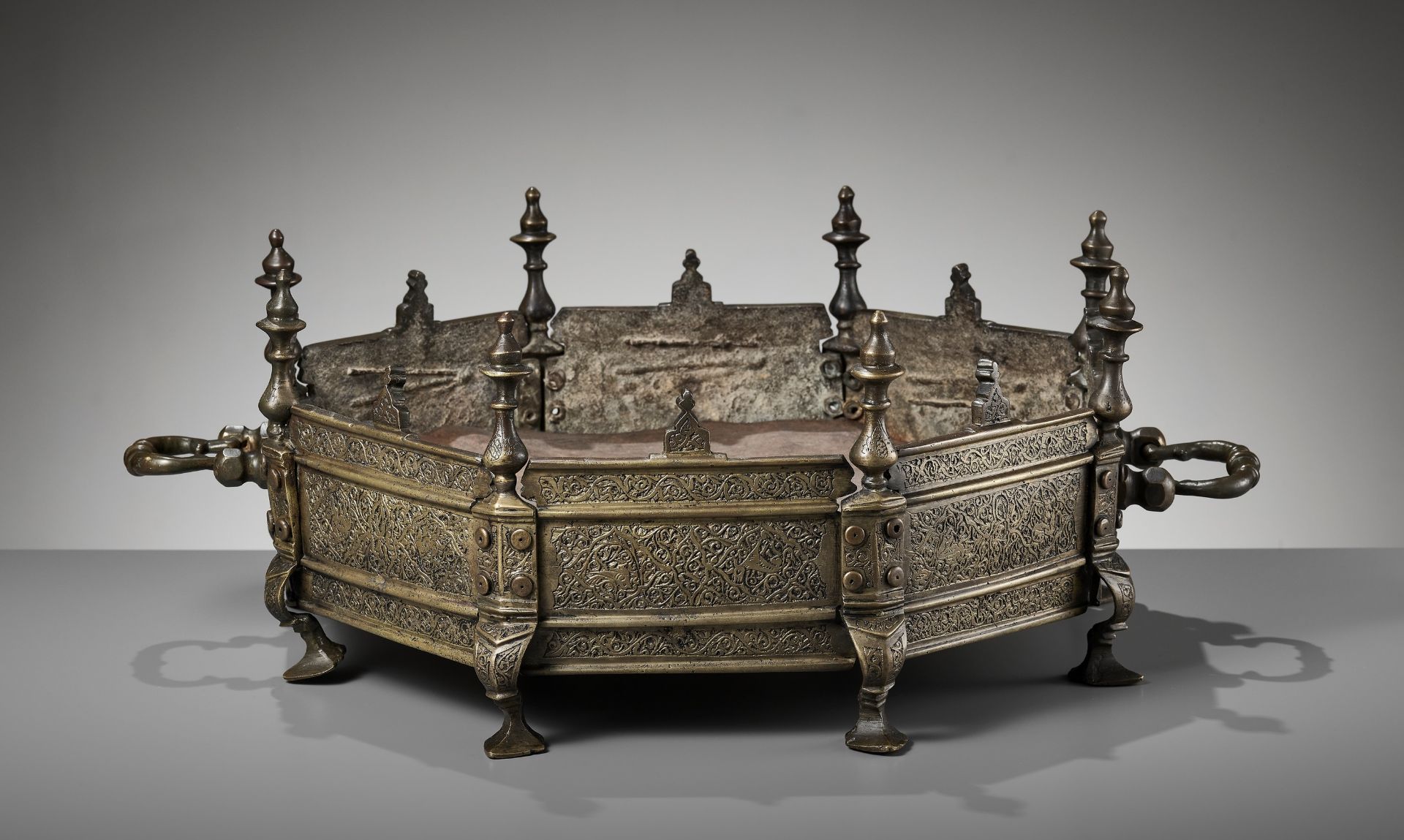 AN OCTAGONAL BRASS BRAZIER, 17TH-18TH CENTURY