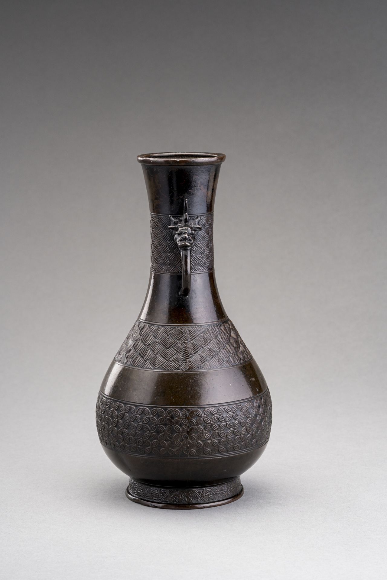 AN ARCHAISTIC BRONZE 'DRAGON' VASE, MING DYNASTY - Image 5 of 7