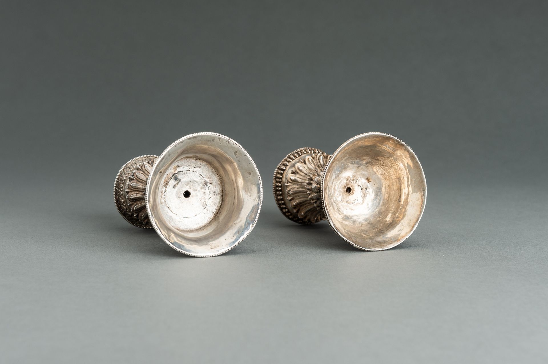 TWO TIBETAN SILVER BUTTER LAMPS, 19th CENTURY - Bild 10 aus 11