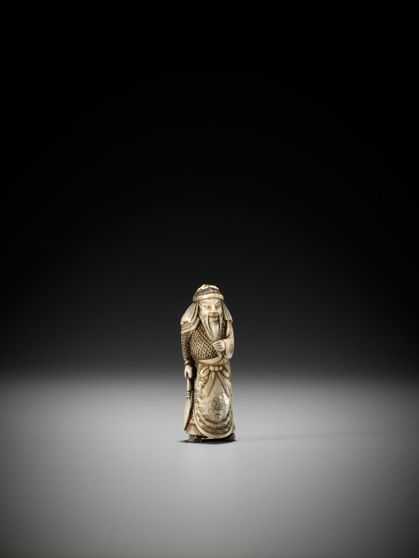 A FINE STAG ANTLER NETSUKE OF KAN'U - Image 8 of 10