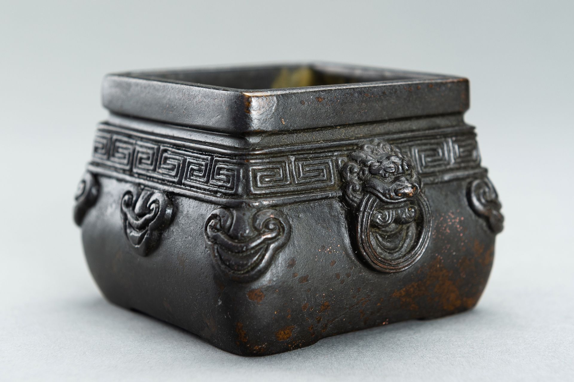 A SMALL BRONZE CENSER WITH LION MASK HANDLES, 17TH to 18th CENTURY - Image 2 of 15
