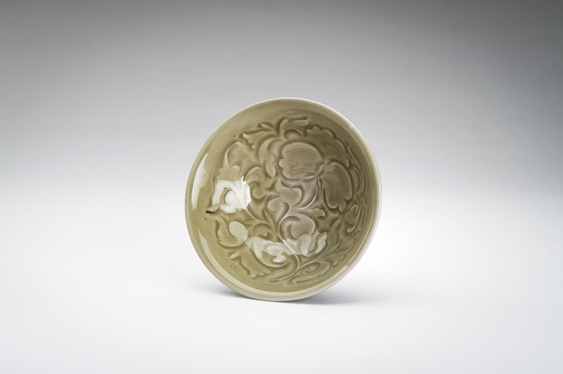 A SONG STYLE YAOZHOU CELADON-GLAZED PORCELAIN BOWL - Image 8 of 11