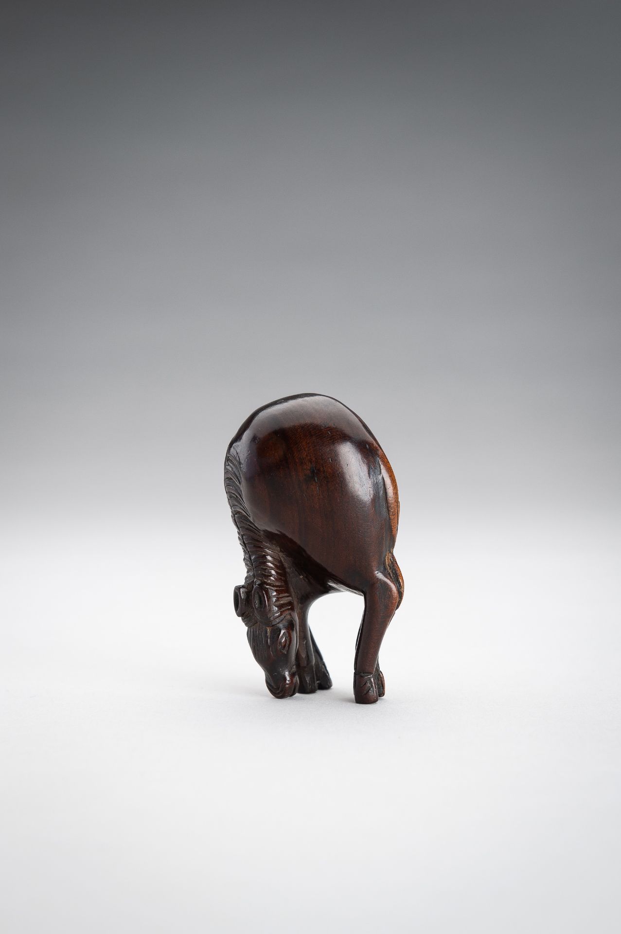 A LARGE WOOD NETSUKE OF A STANDING HORSE - Image 6 of 10