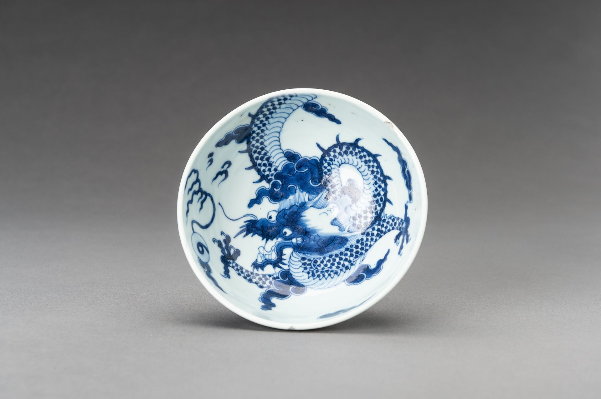 A BLUE AND WHITE 'DRAGON' PORCELAIN BOWL, 1920s - Image 11 of 14