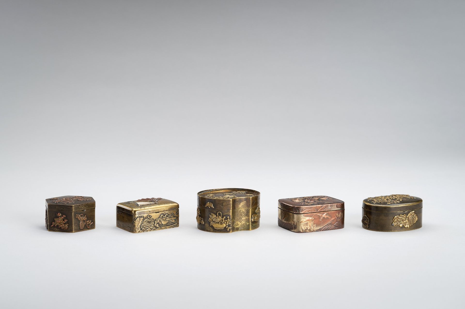 A LOT WITH FIVE SMALL METAL BOXES, MEIJI - Bild 17 aus 19