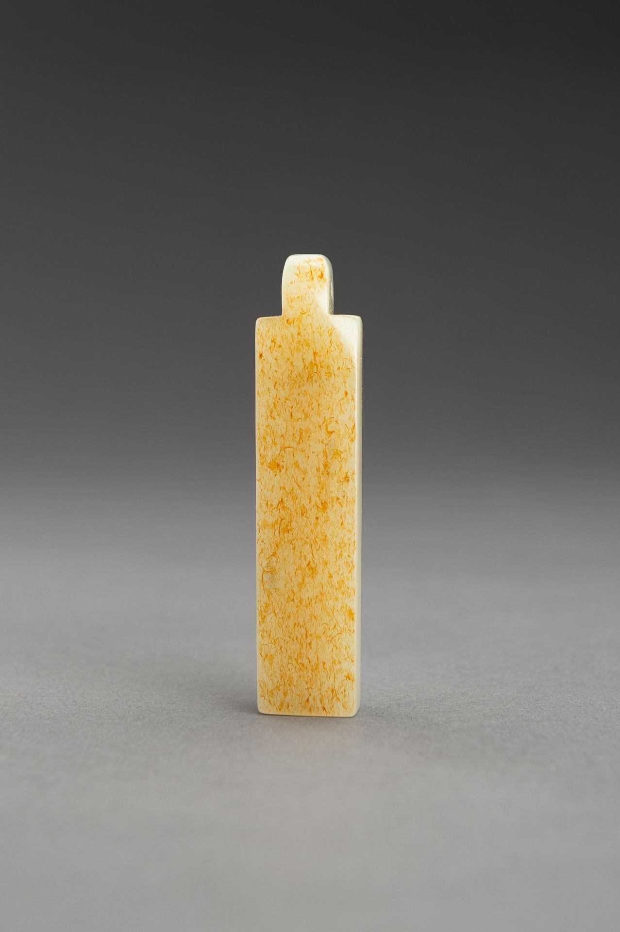 A PALE CELADON AND RUSSET JADE PLUME HOLDER - Image 6 of 9