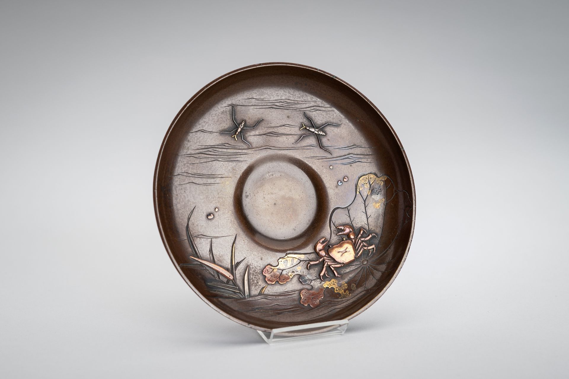 A FINE BRONZE DISH AND A MIXED METAL INKWELL WITH UNDERWATER DECOR, MEIJI - Image 9 of 18