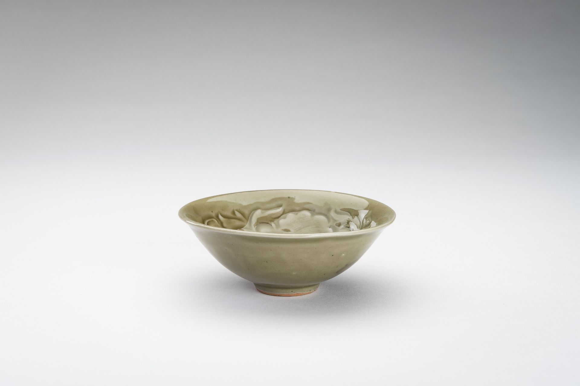 A SONG STYLE YAOZHOU CELADON-GLAZED PORCELAIN BOWL - Image 2 of 11