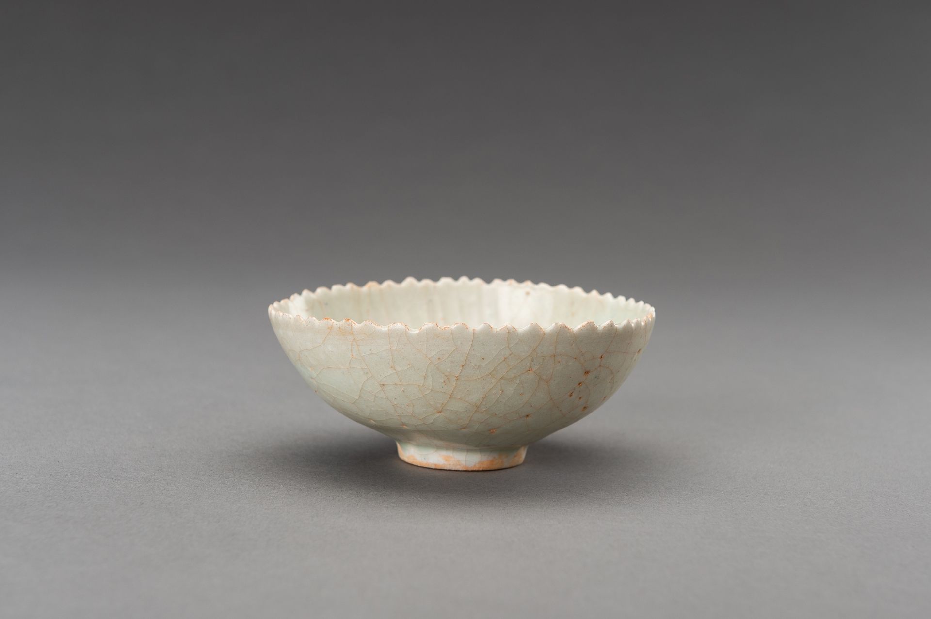 A YUAN STYLE QINGBAI GLAZED 'LOTUS' PORCELAIN BOWL - Image 6 of 10