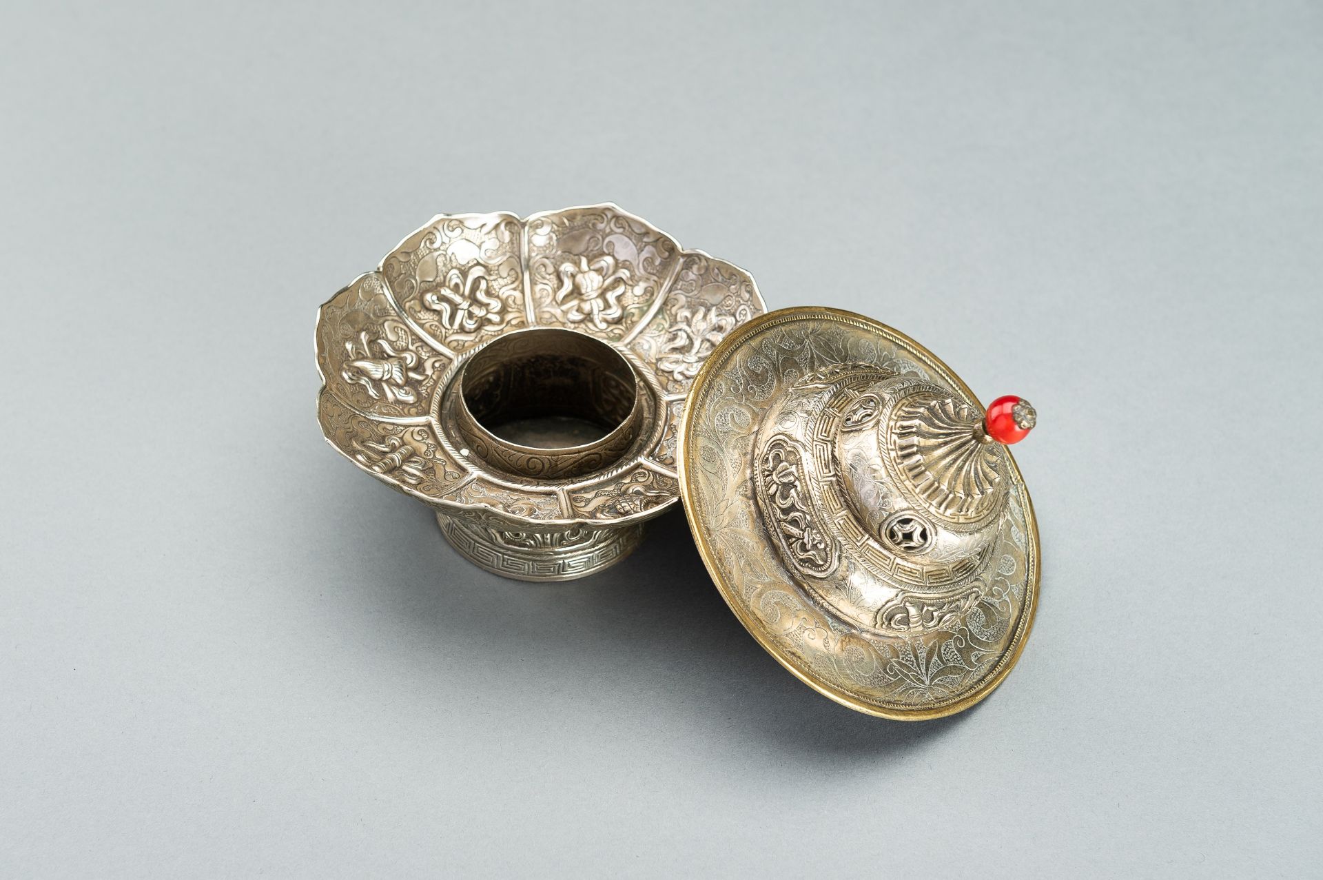 A METAL ALLOY BUTTER TEA SET, 1900s - Image 3 of 9