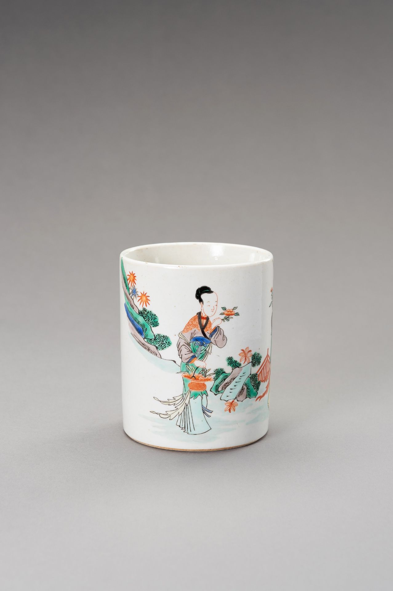 A SMALL FAMILLE VERTE PORCELAIN BRUSHPOT, BITONG, QING DYNASTY - Image 9 of 9