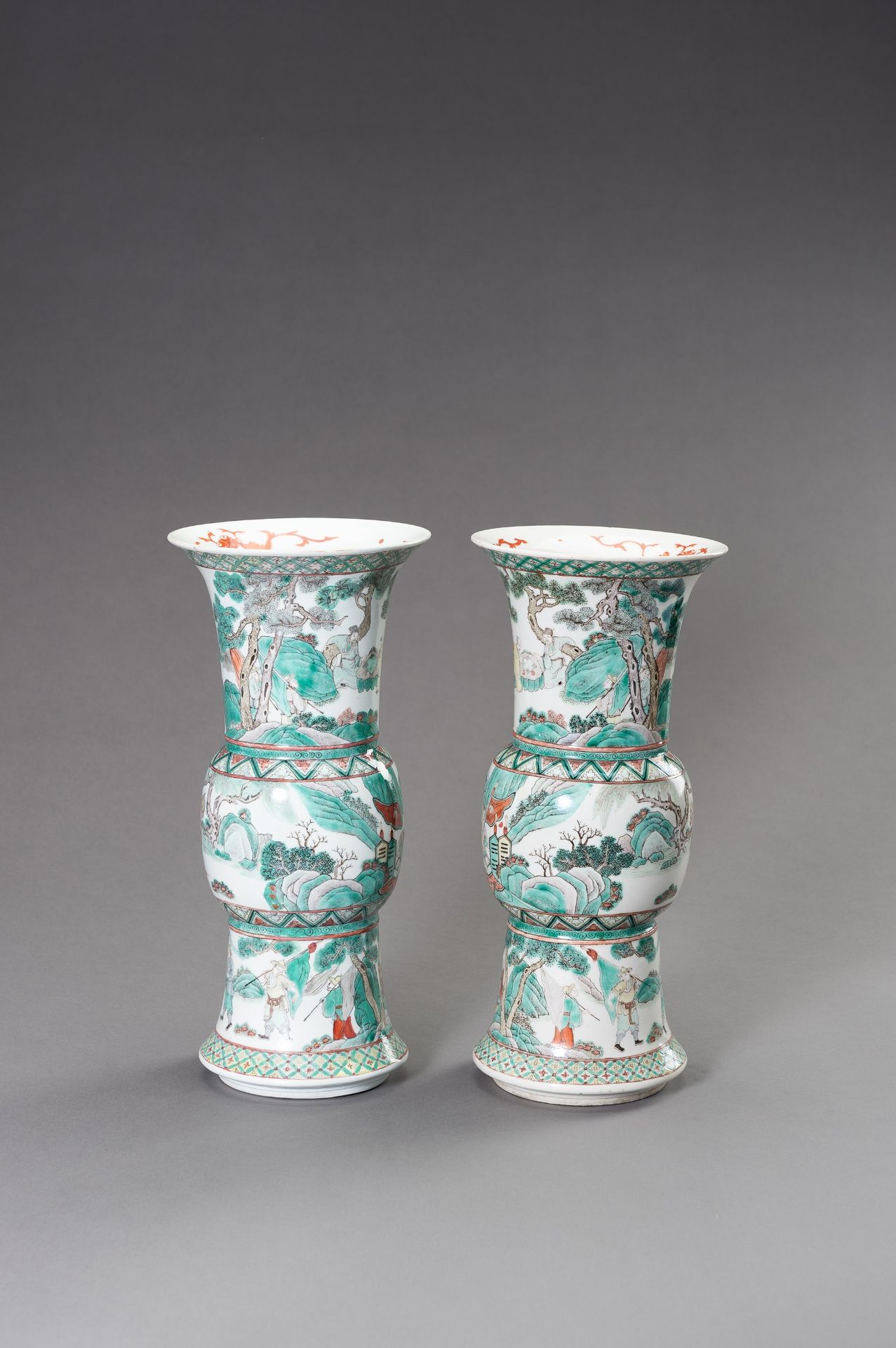 A PAIR OF FAMILLE VERTE BEAKER VASES, GU - Image 3 of 9