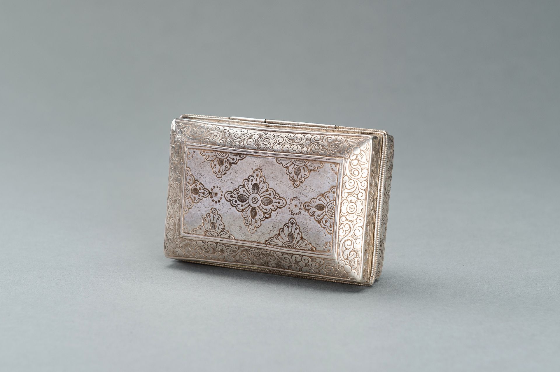 TWO EMBOSSED SILVERPLATED AND GILT METAL BOXES, 19TH CENTURY - Bild 18 aus 18