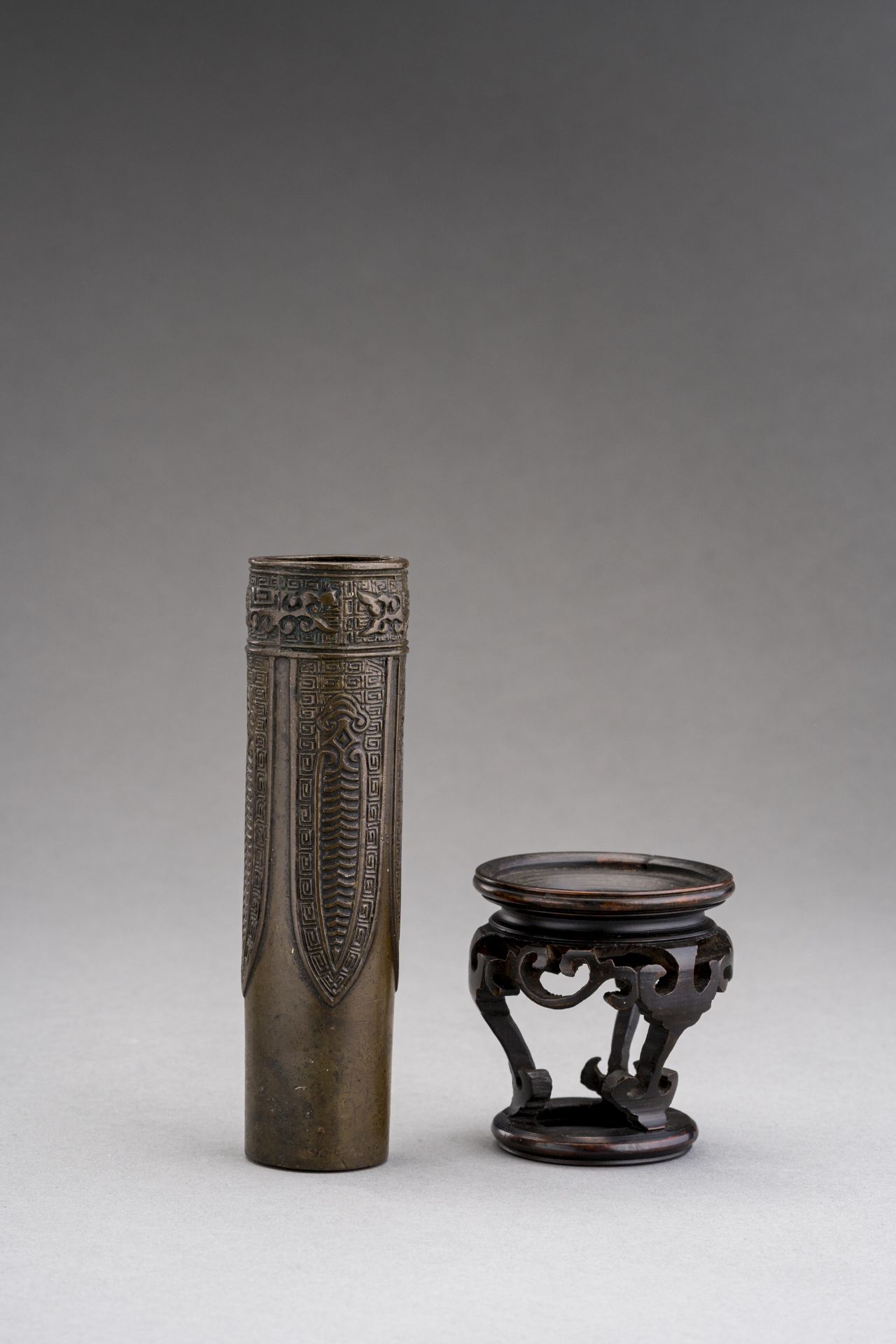 A BRONZE CYLINDRICAL VESSEL WITH CICADAS - Image 5 of 13