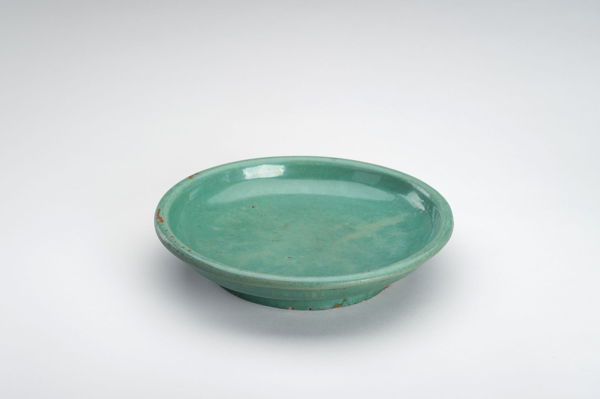 A RARE CELADON PORCELAIN CHARGER - Image 8 of 11