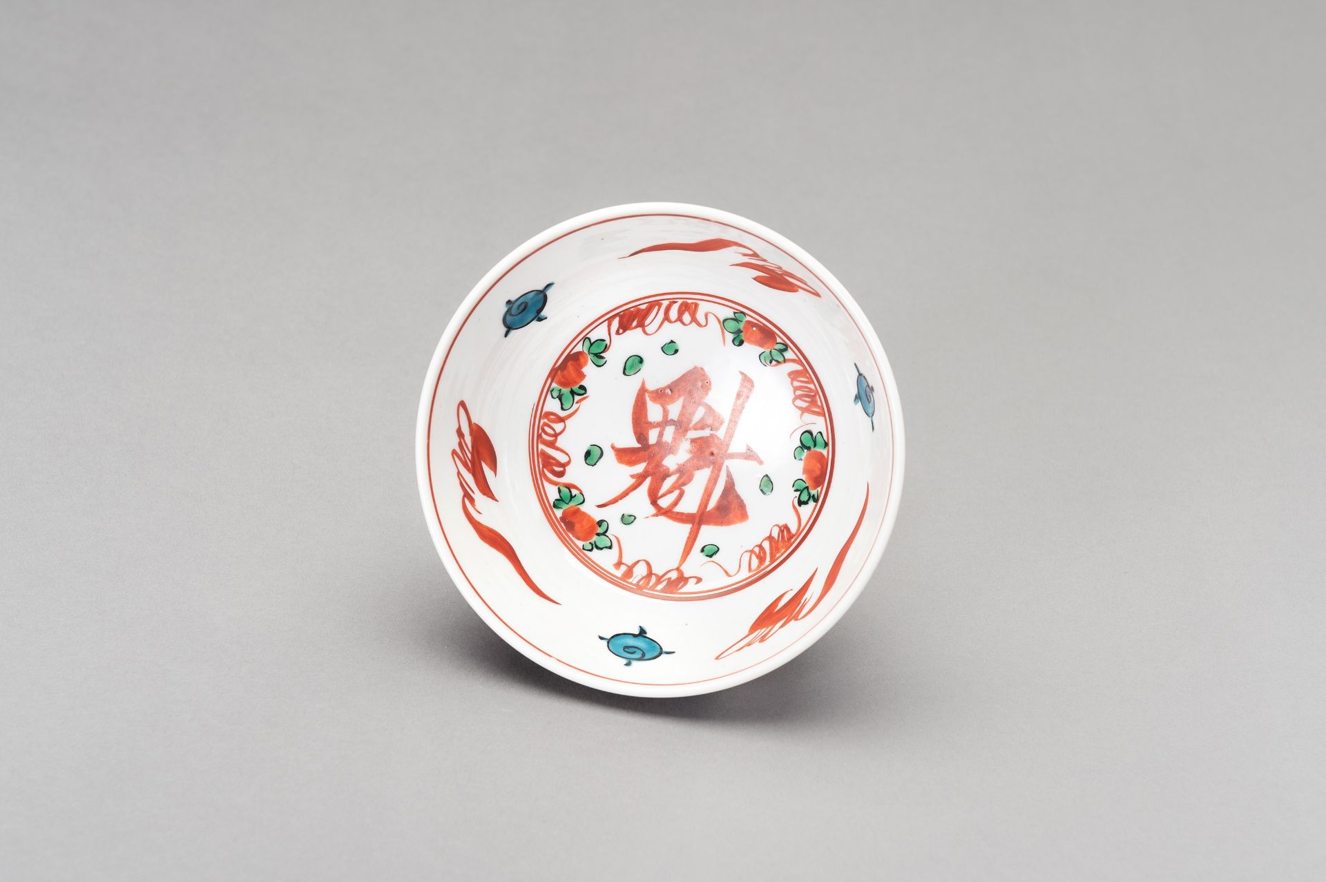 A MING-STYLE SWATOW BOWL, QING DYNASTY - Image 9 of 11