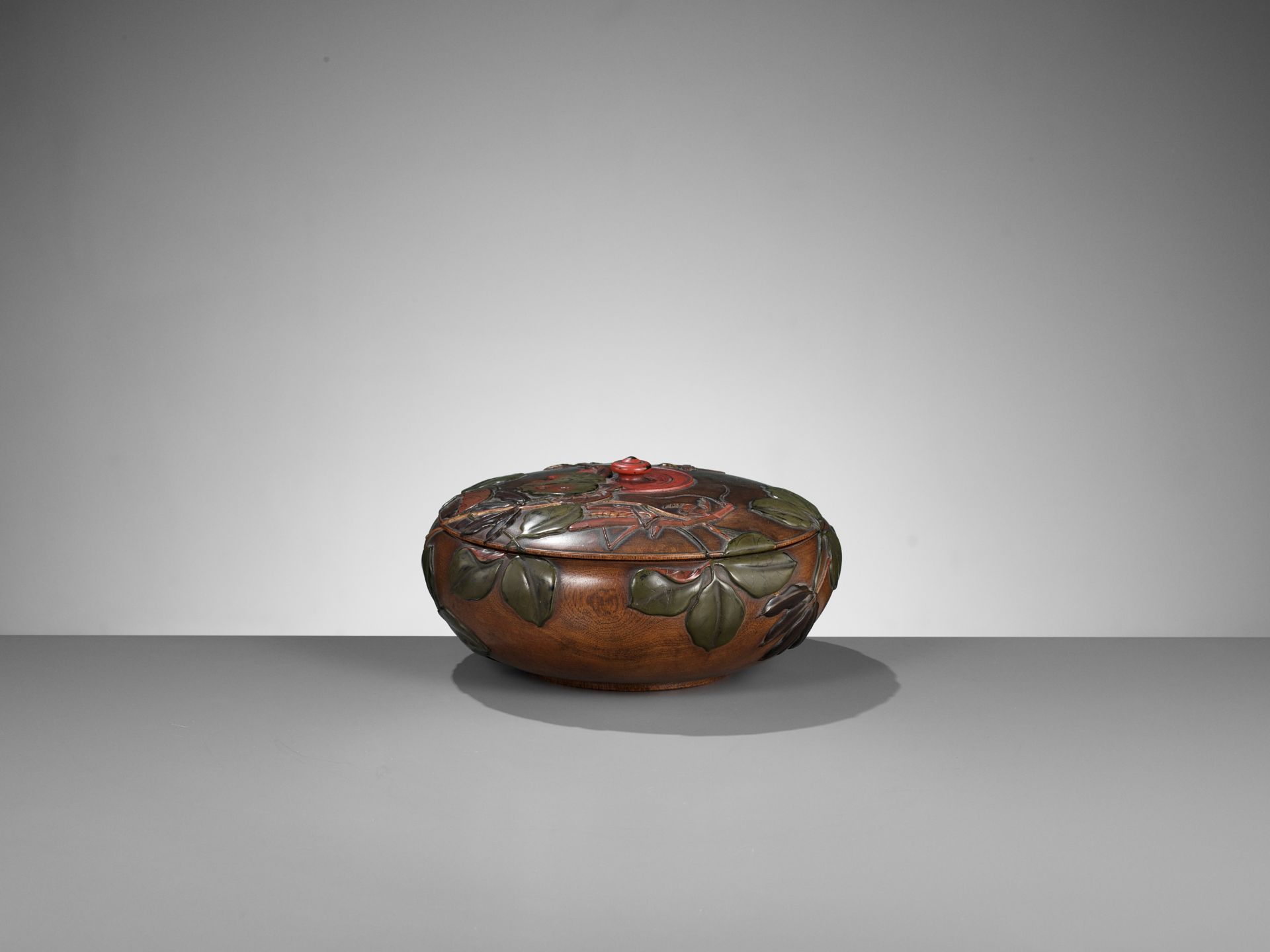 IKKOKUSAI: A SUPERB TAKAMORIE LACQUERED CIRCULAR WOOD BOX AND COVER WITH INSECTS AND LEAVES - Image 6 of 12