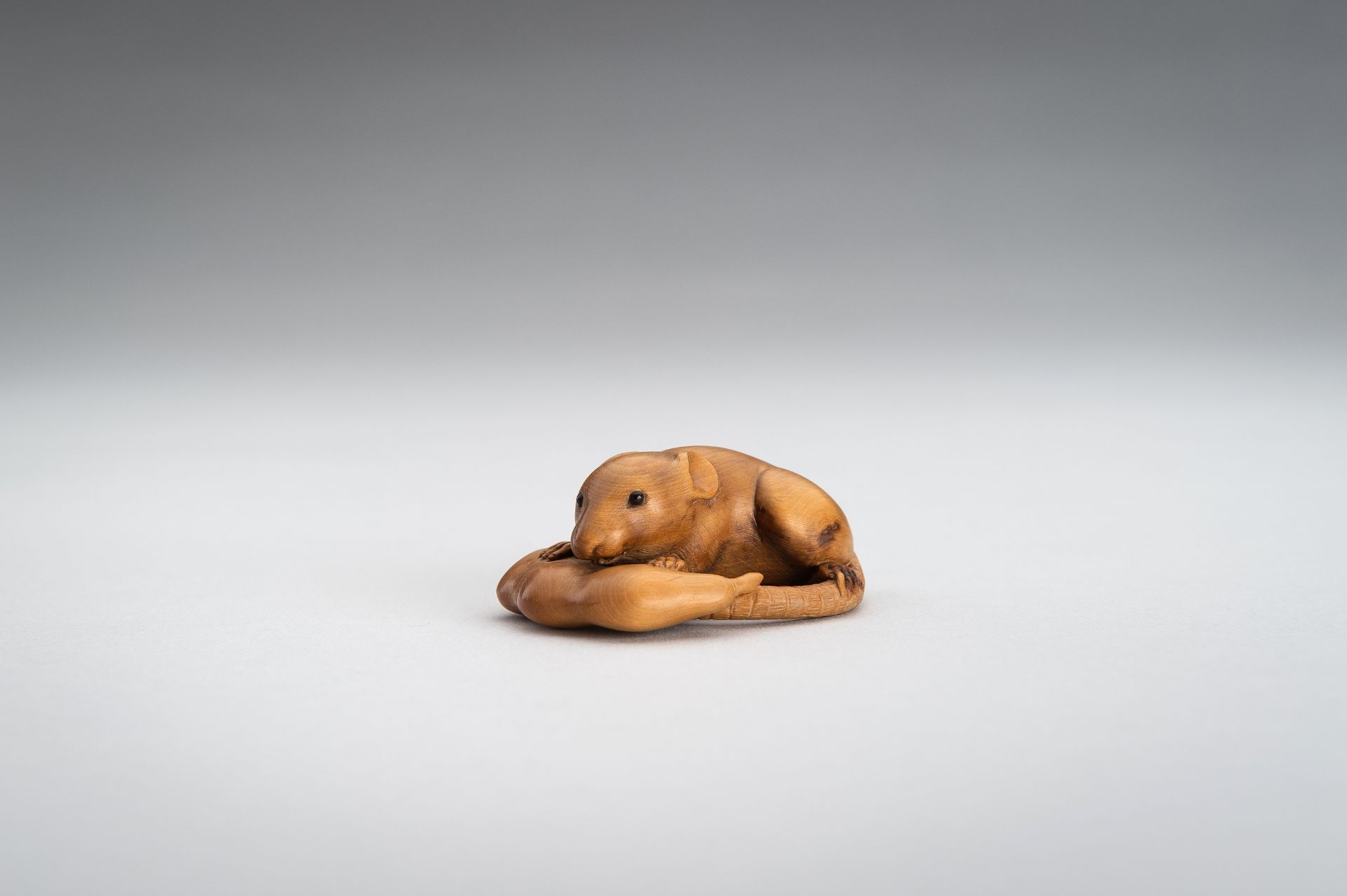 A WOOD NETSUKE OF A RAT WITH EDAMAME BEAN POD - Image 4 of 12