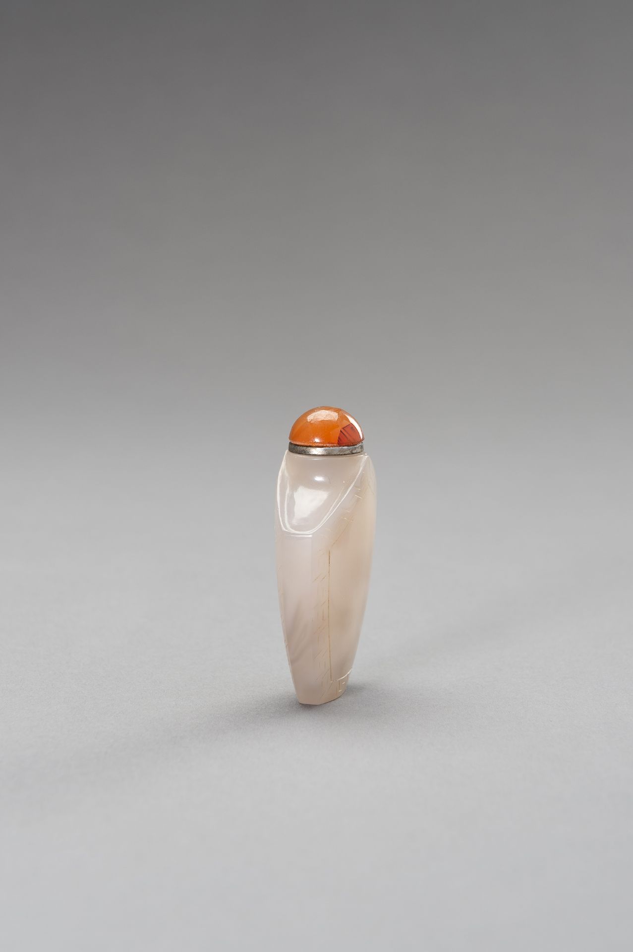 AN AGATE SNUFF BOTTLE, QING - Image 5 of 11