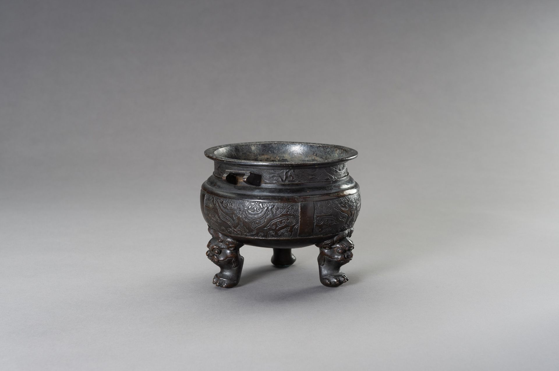 AN ARCHAISTIC MING-STYLE BRONZE TRIPOD CENSER - Image 3 of 9