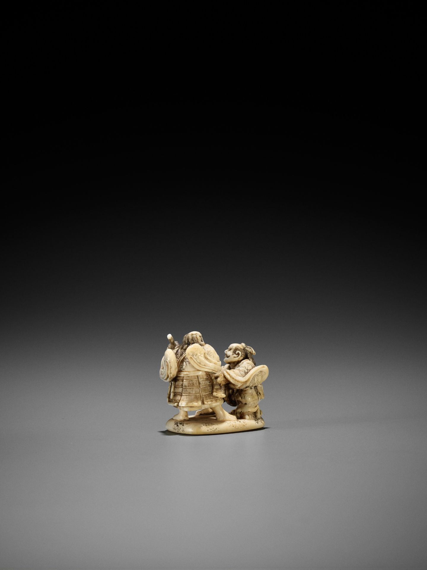 HIDEMASA: A FINE IVORY NETSUKE DEPICTING ASAHINA AND GORO - Image 5 of 11