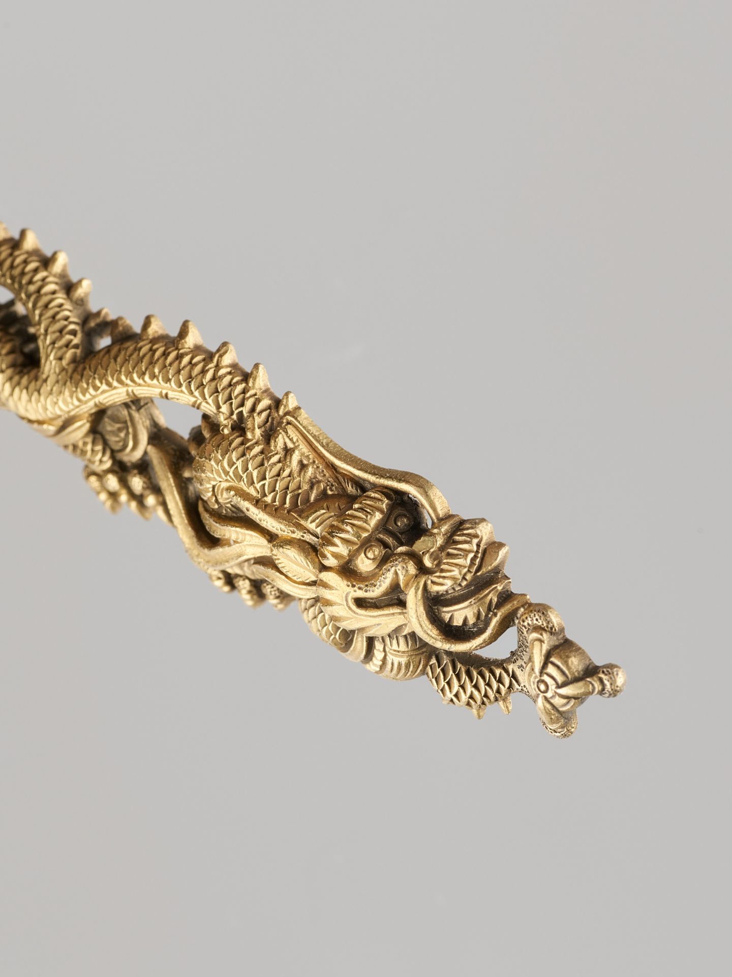 A PAIR OF GILT SILVER GOTO SCHOOL DRAGON MENUKI - Image 2 of 6