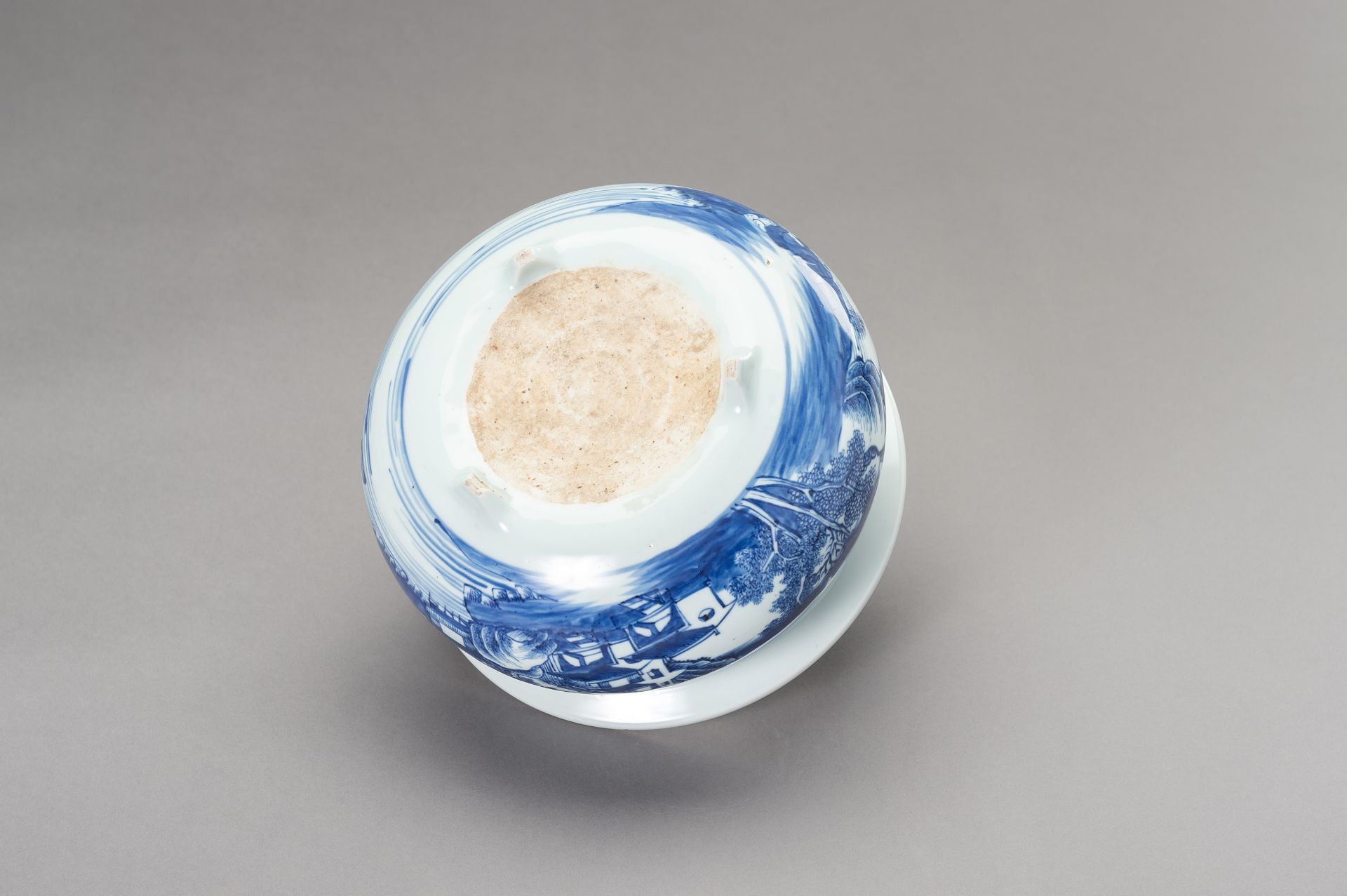 A LARGE BLUE AND WHITE TRIPOD CENSER, QING DYNASTY - Image 9 of 13