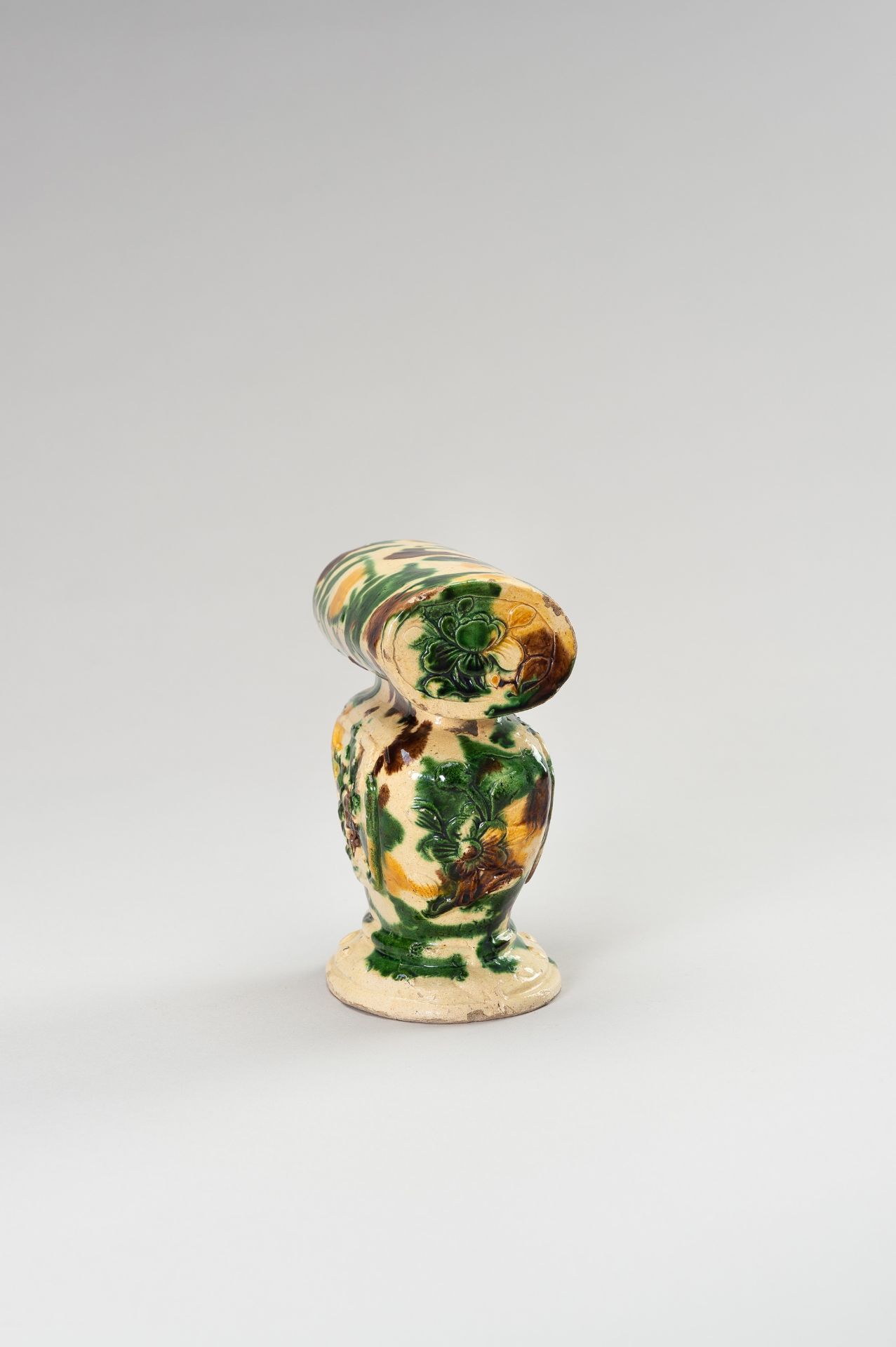 A DECORATIVE SANCAI CERAMIC OBJECT - Image 7 of 10