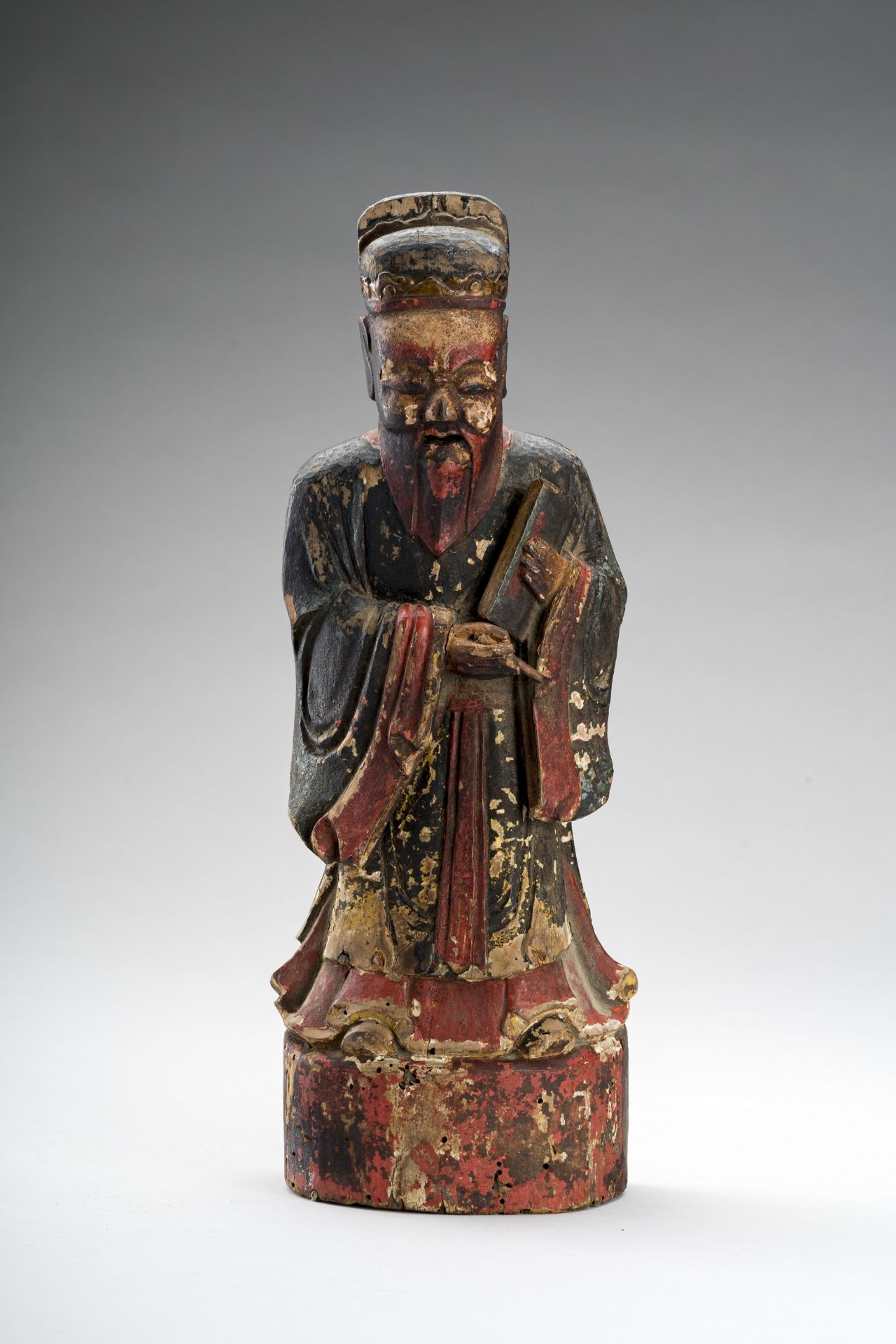 A LACQUERED WOOD FIGURE OF A DIGNITARY, EARLY QING