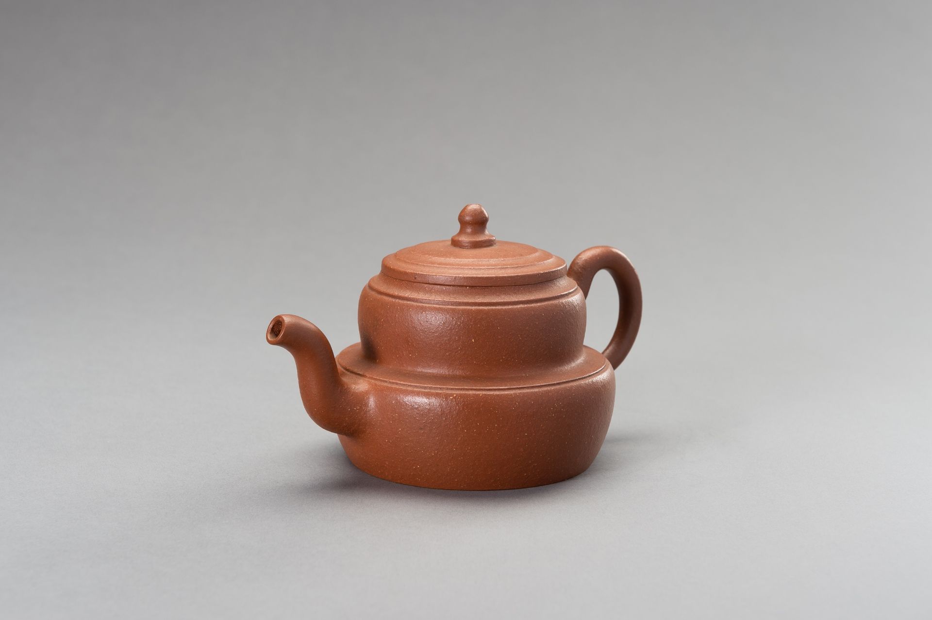 A YIXING DOUBLE GOURD TEAPOT AND COVER - Image 2 of 13