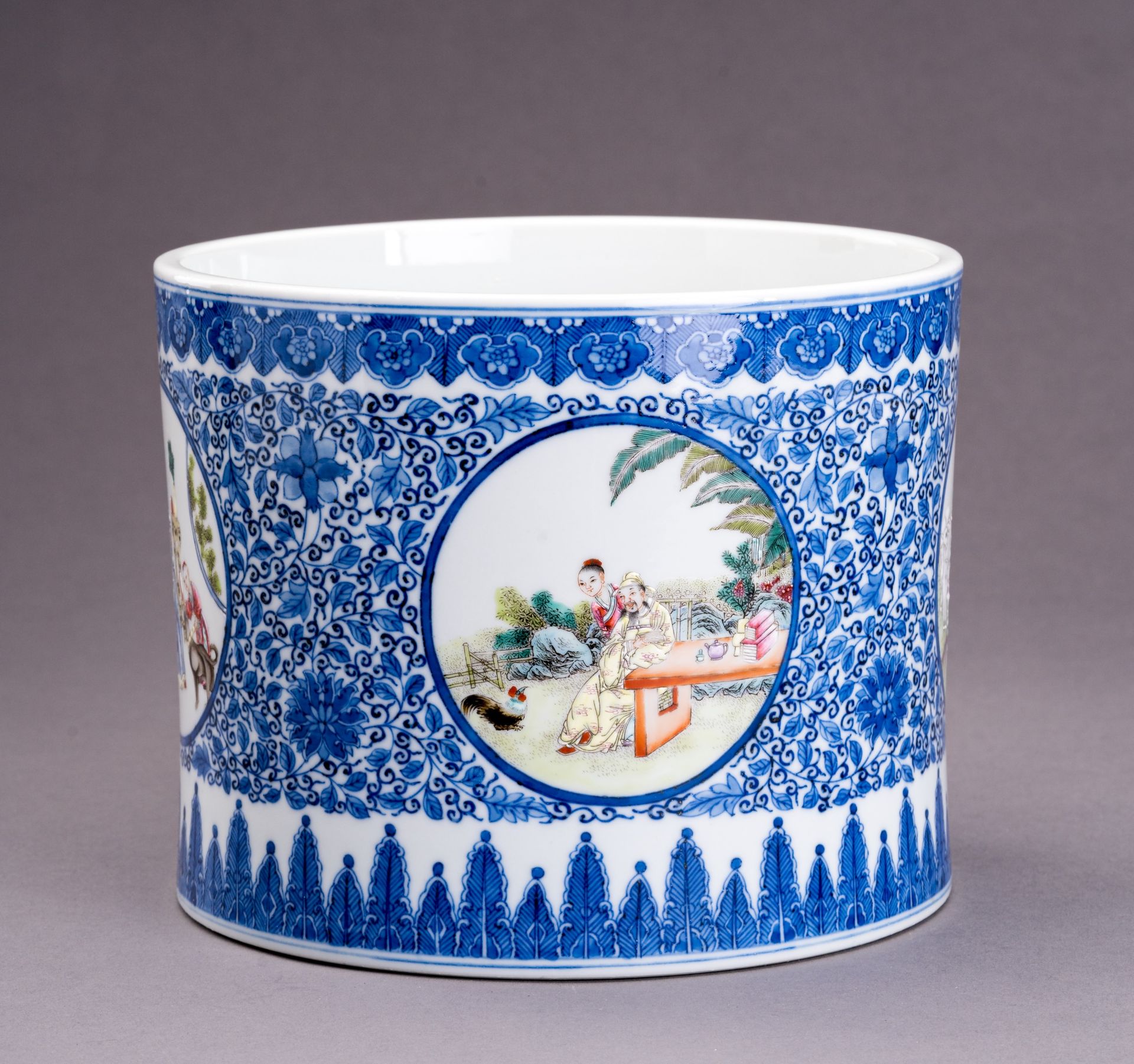 AN UNDERGLAZE BLUE AND POLYCHROME ENAMELED PORCELAIN BRUSHPOT