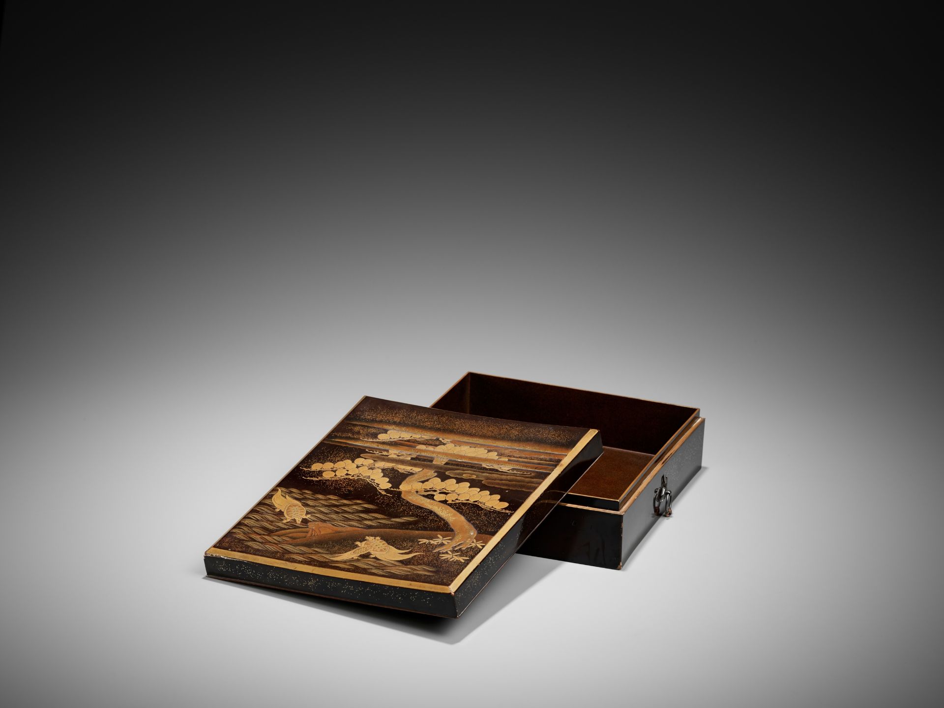 A LACQUER BOX AND COVER WITH MINOGAME DESIGN - Image 10 of 10