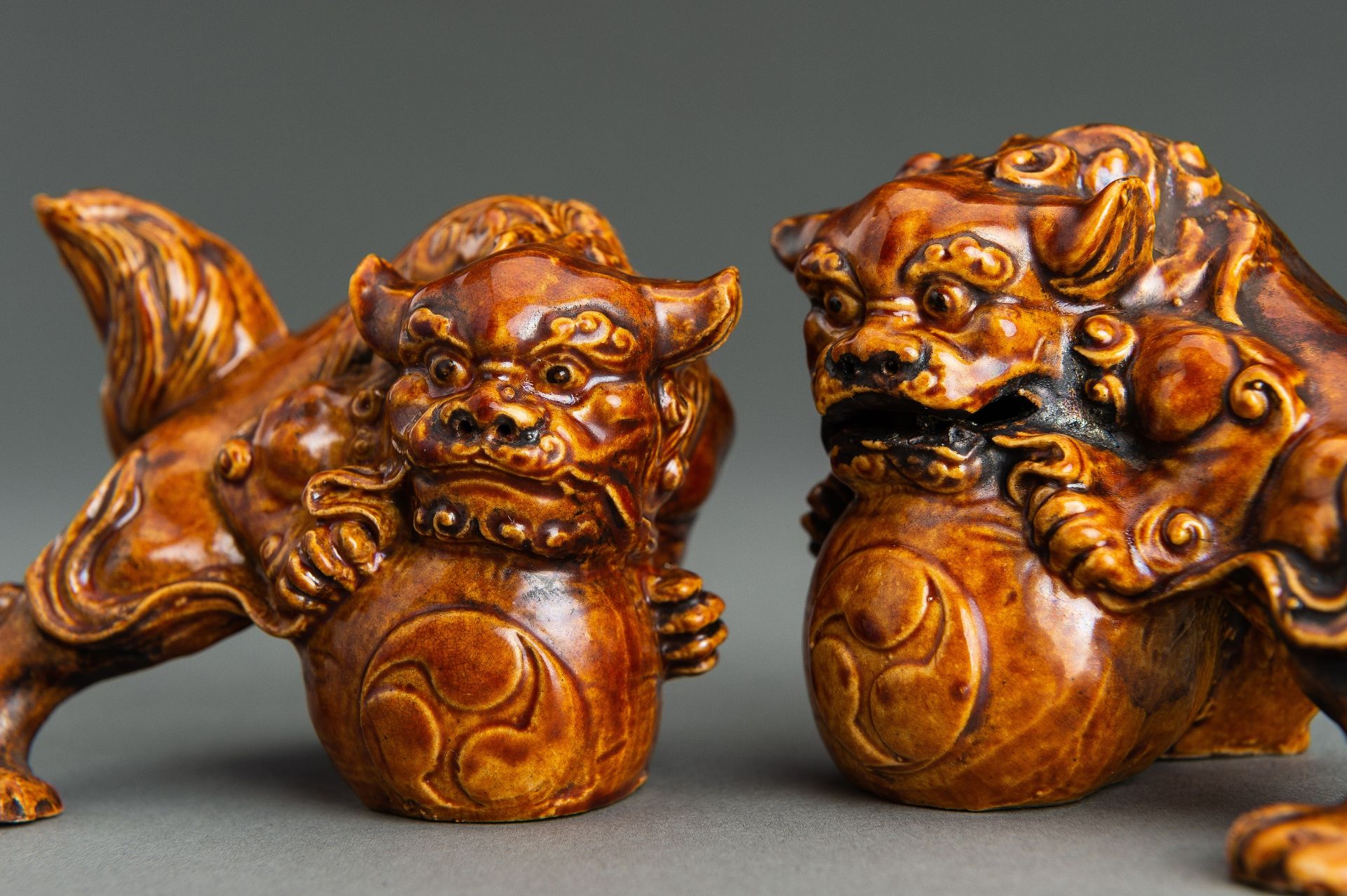 A PAIR OF AMBER GLAZED PORCELAIN SHISHI LIONS, MEIJI - Image 4 of 13