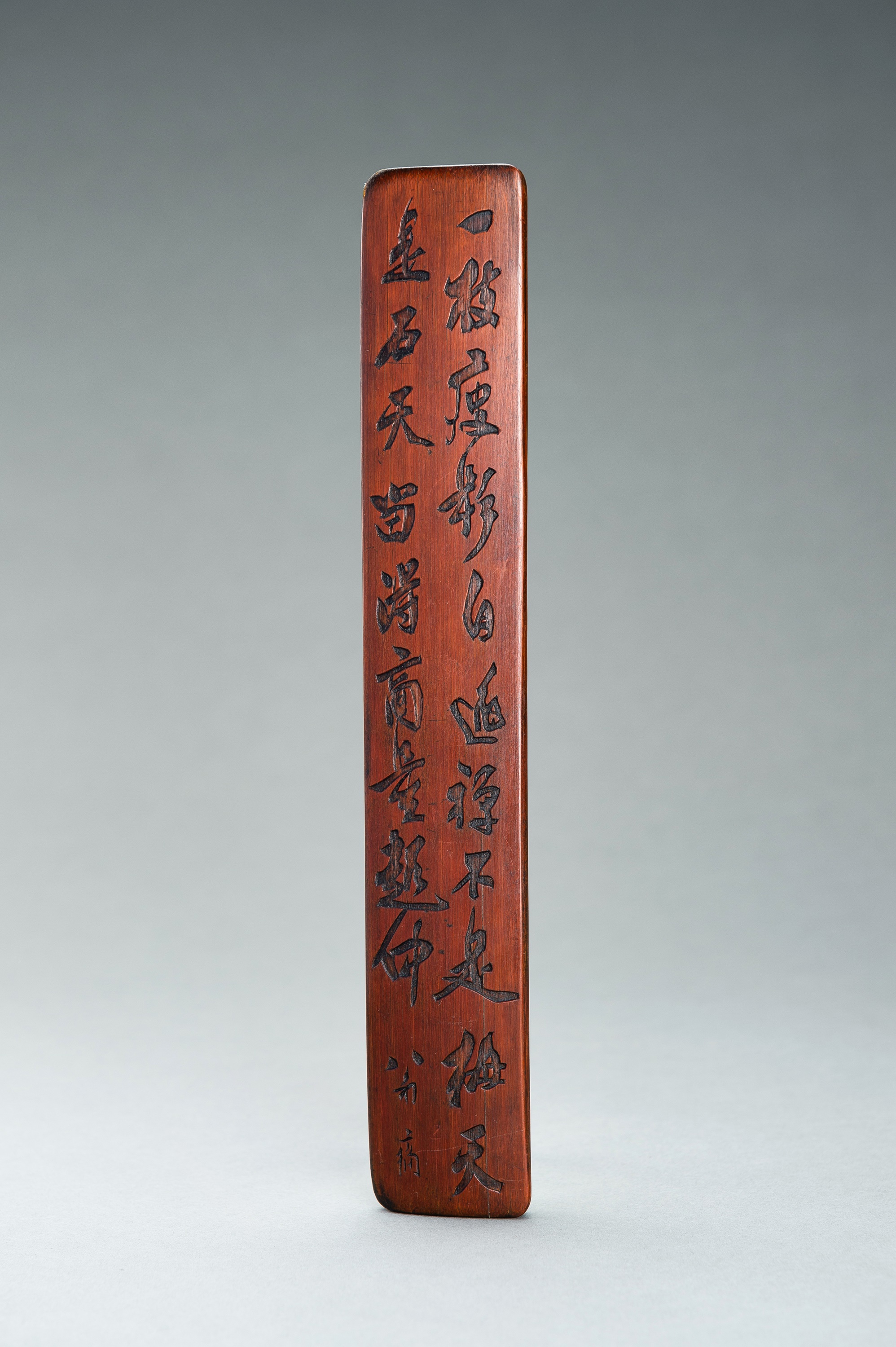 A BAMBOO WRIST REST WITH CALIGRAPHY - Image 2 of 9