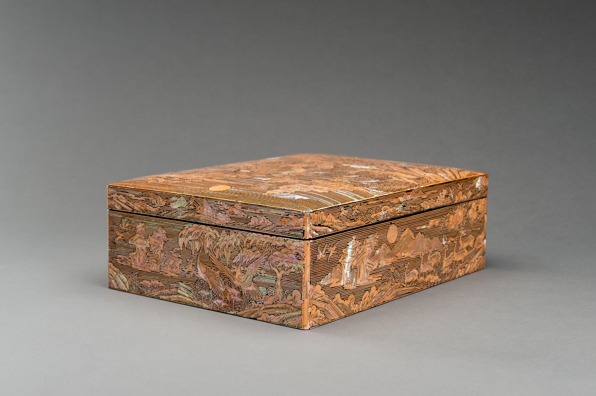 A MOTHER-OF-PEARL INLAID WOOD BOX AND COVER - Image 7 of 16