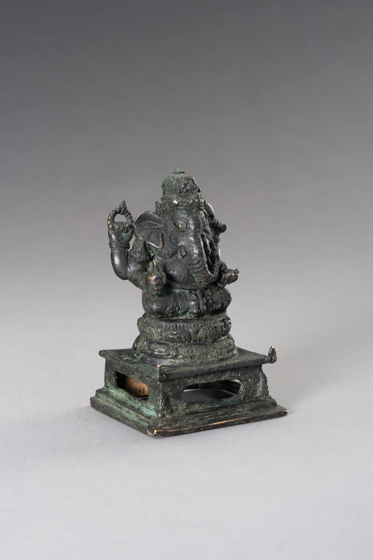 A BRONZE FIGURE OF GANESHA - Bild 6 aus 9