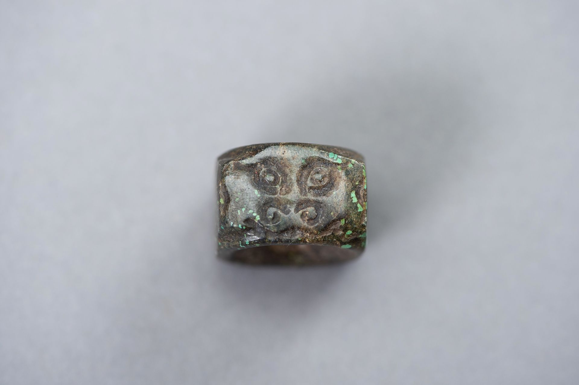 A SET OF FOUR MINIATURE CONG BEADS, MING DYNASTY - Image 8 of 11