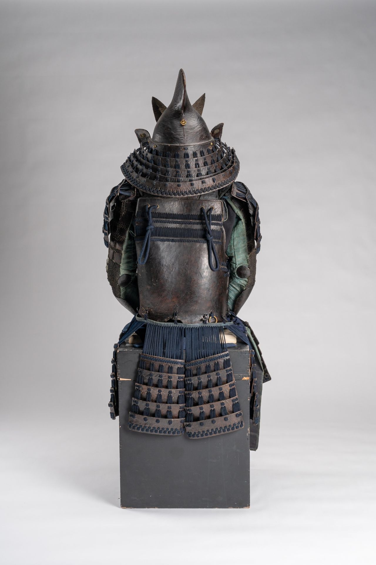 A SUIT OF ARMOR WITH EBOSHI KABUTO - Image 11 of 11