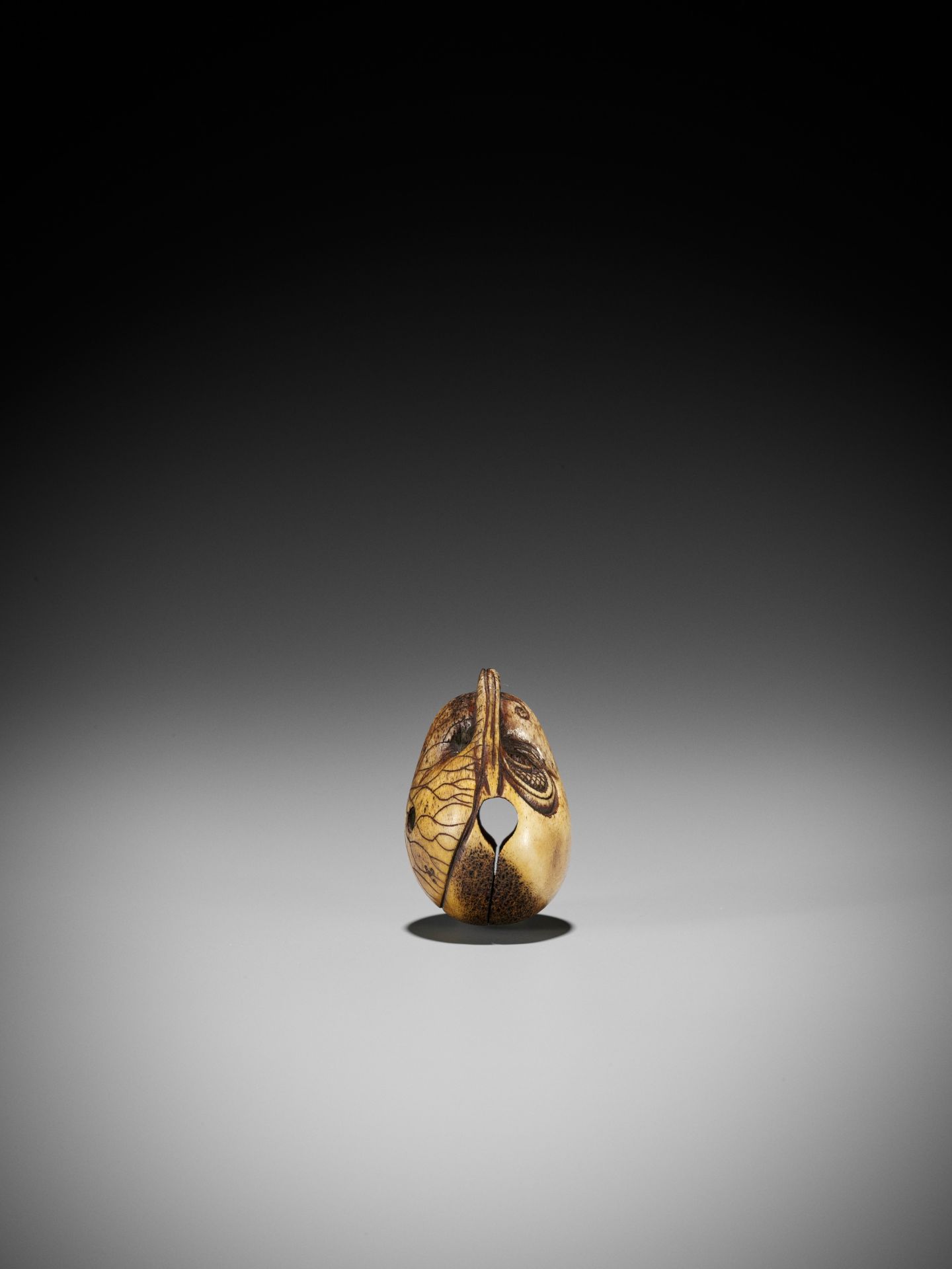 A RARE STAG ANTLER NETSUKE OF A DRAGON AND LOTUS MOKUGYO - Image 6 of 7