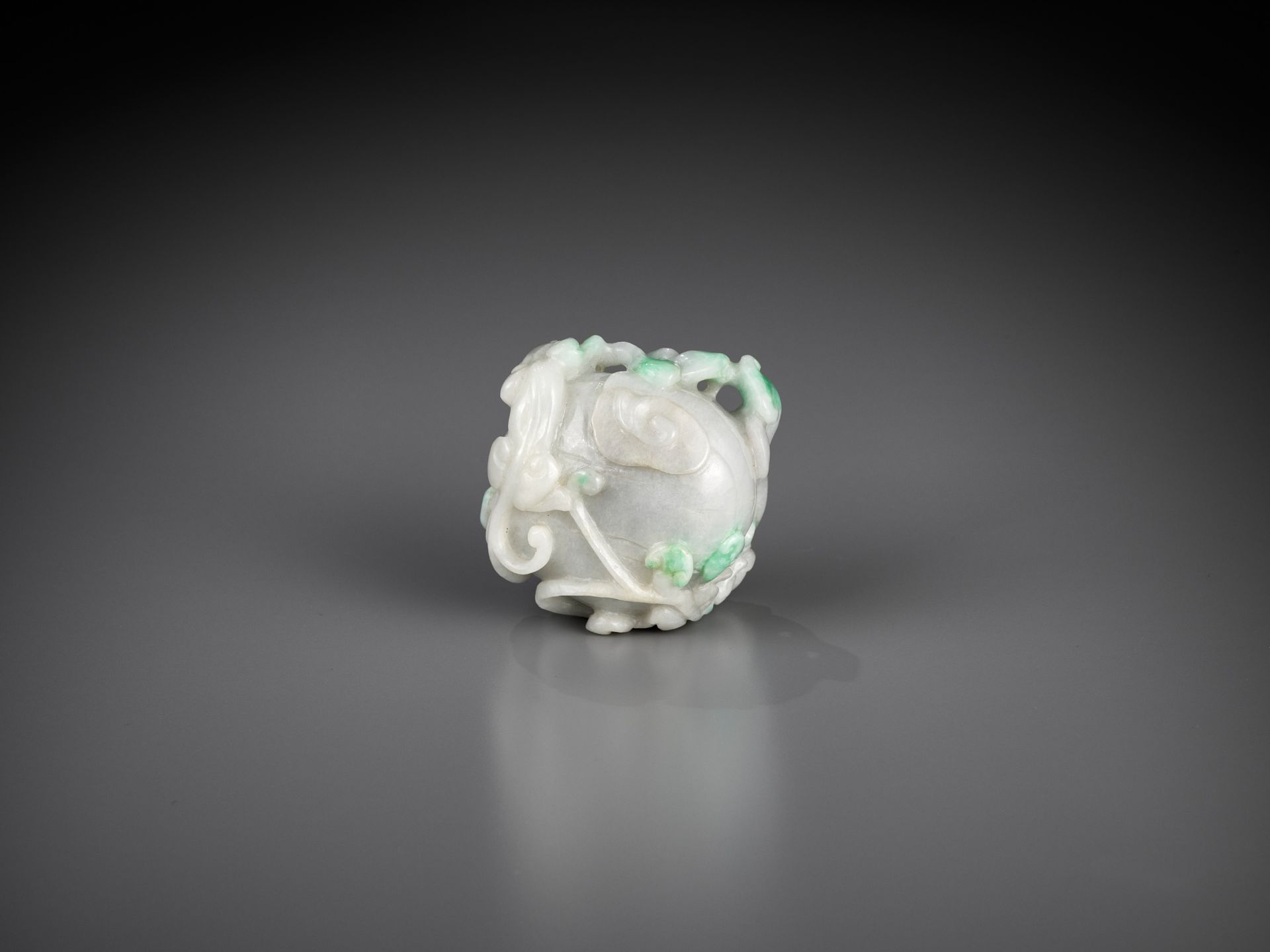 A SMALL JADEITE 'CHILONG' WASHER, LATE QING TO REPUBLIC - Image 11 of 11