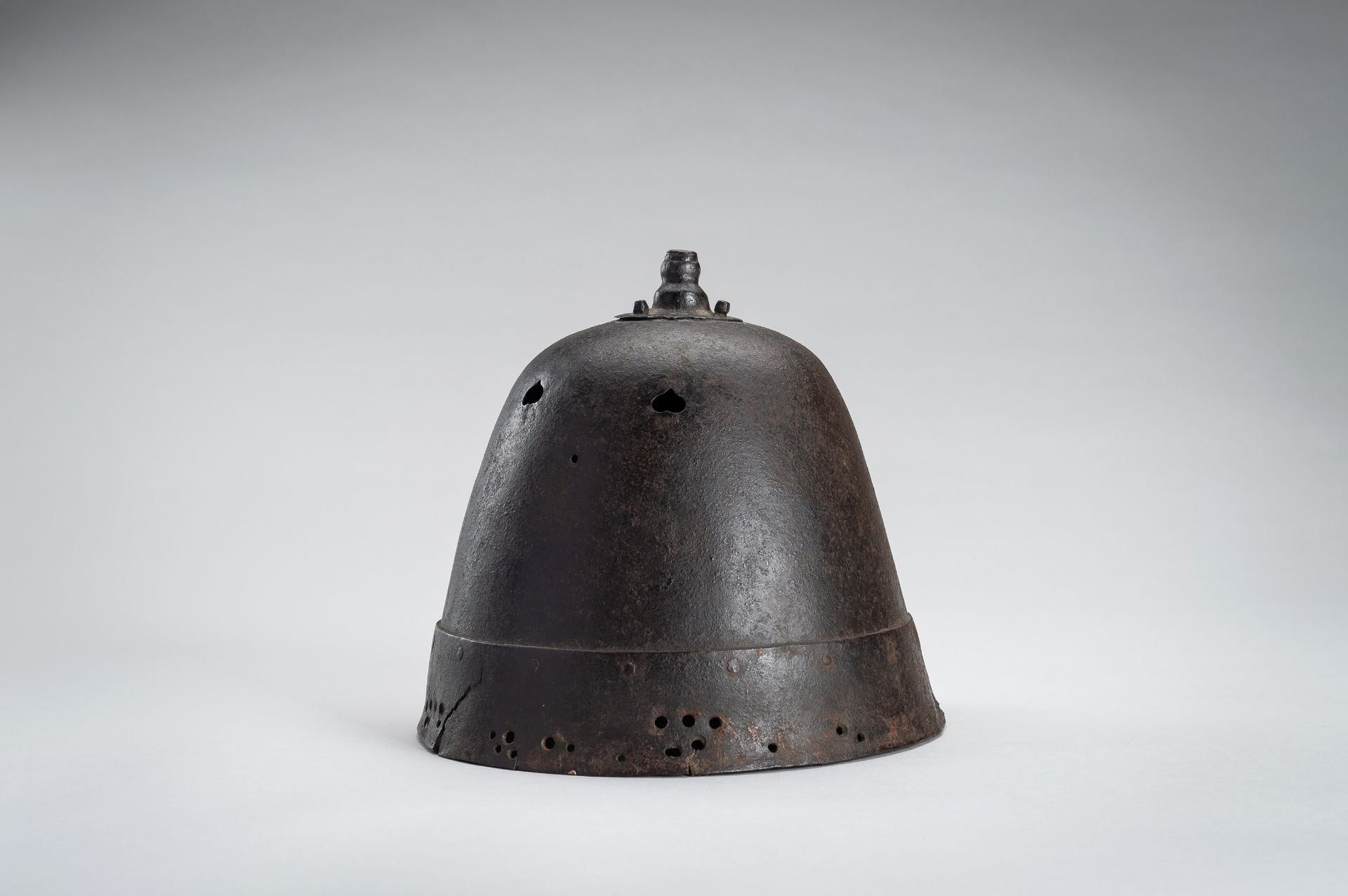 A 'KOREAN' IRON HELMET, MOMOYAMA - Bild 5 aus 14