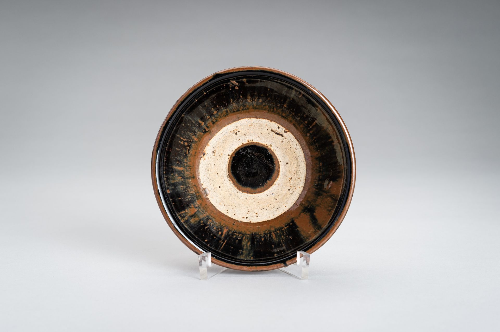 A LOT WITH TWO SONG STYLE BLACK AND BROWN GLAZED BOWLS - Image 7 of 13