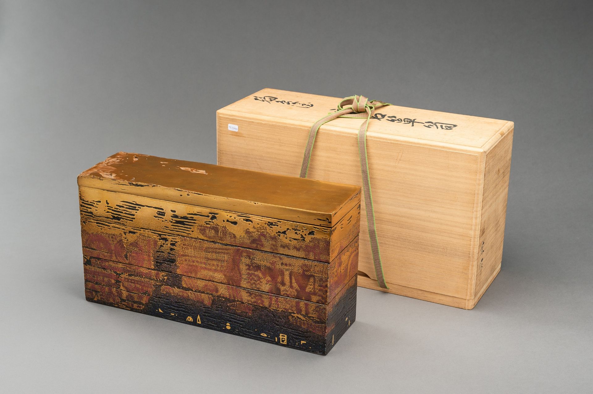 A RARE OBLONG LACQUER STORAGE BOX, HIROSHI HAYASHI (BORN 1967) - Image 2 of 12