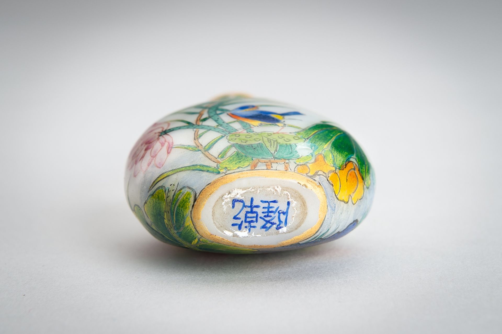 AN ENAMELED GLASS SNUFF BOTTLE WITH FLOWERS AND BIRDS, REPUBLIC - Image 13 of 13