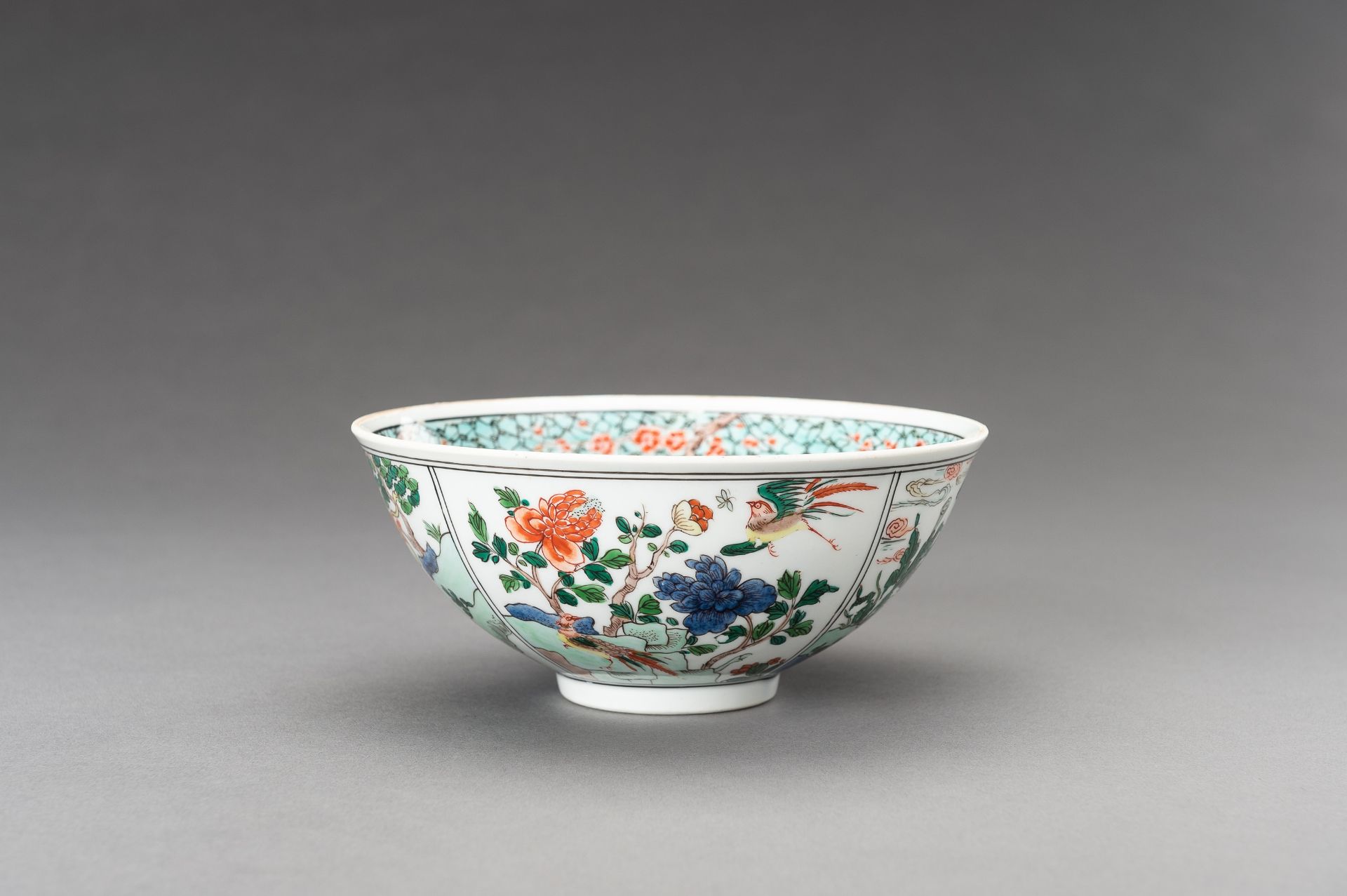 A SAMSON-STYLE COMPANY CHINOISERIE 'MYTHICAL CREATURES' PORCELAIN BOWL - Image 4 of 16