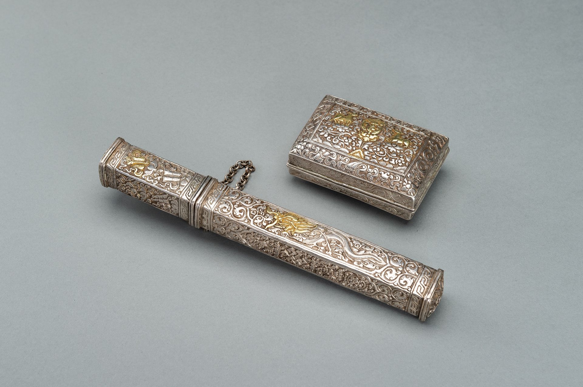 TWO EMBOSSED SILVERPLATED AND GILT METAL BOXES, 19TH CENTURY - Bild 7 aus 18