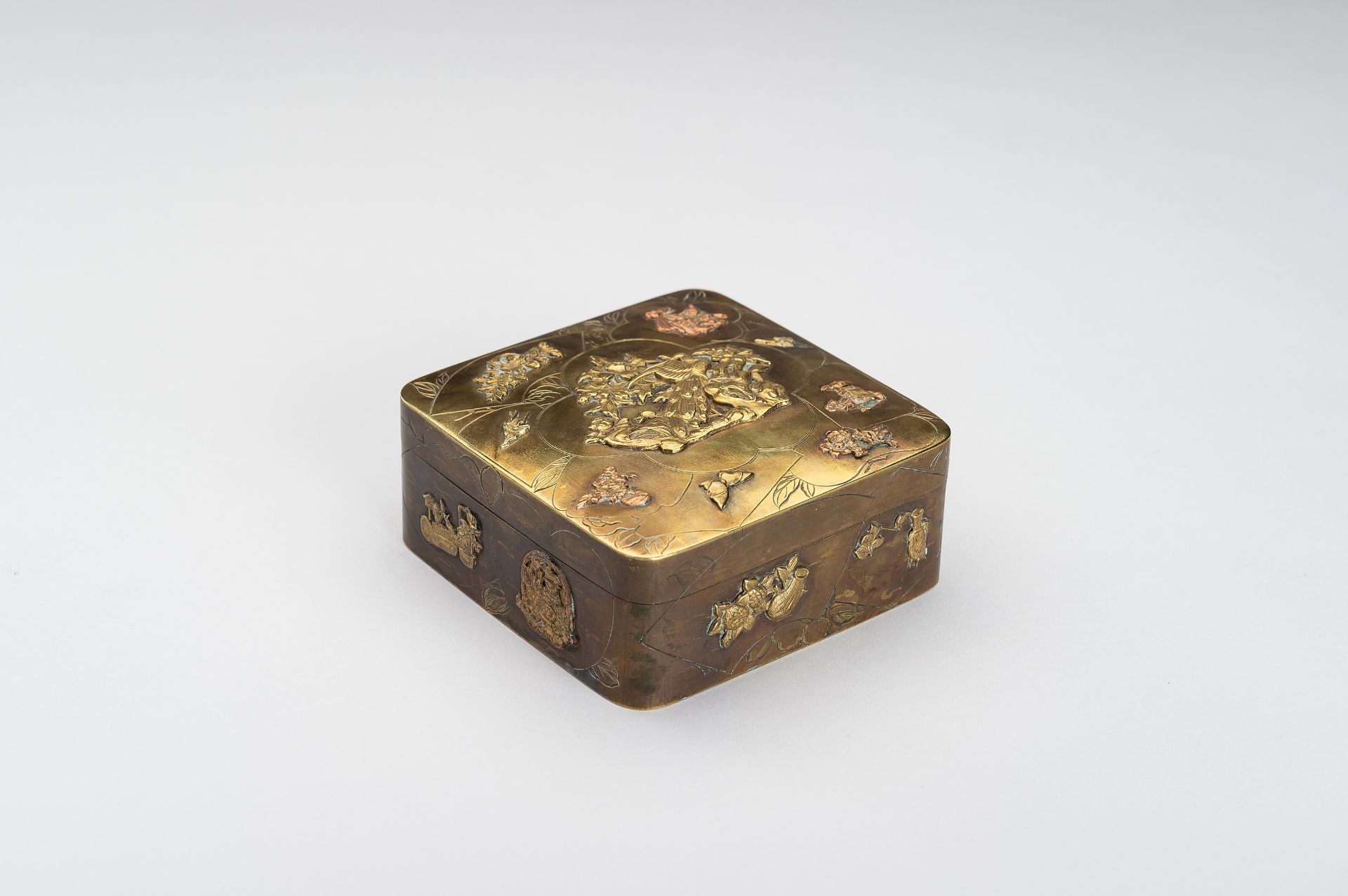 A LOT WITH FOUR METAL BOXES, MEIJI - Bild 8 aus 16